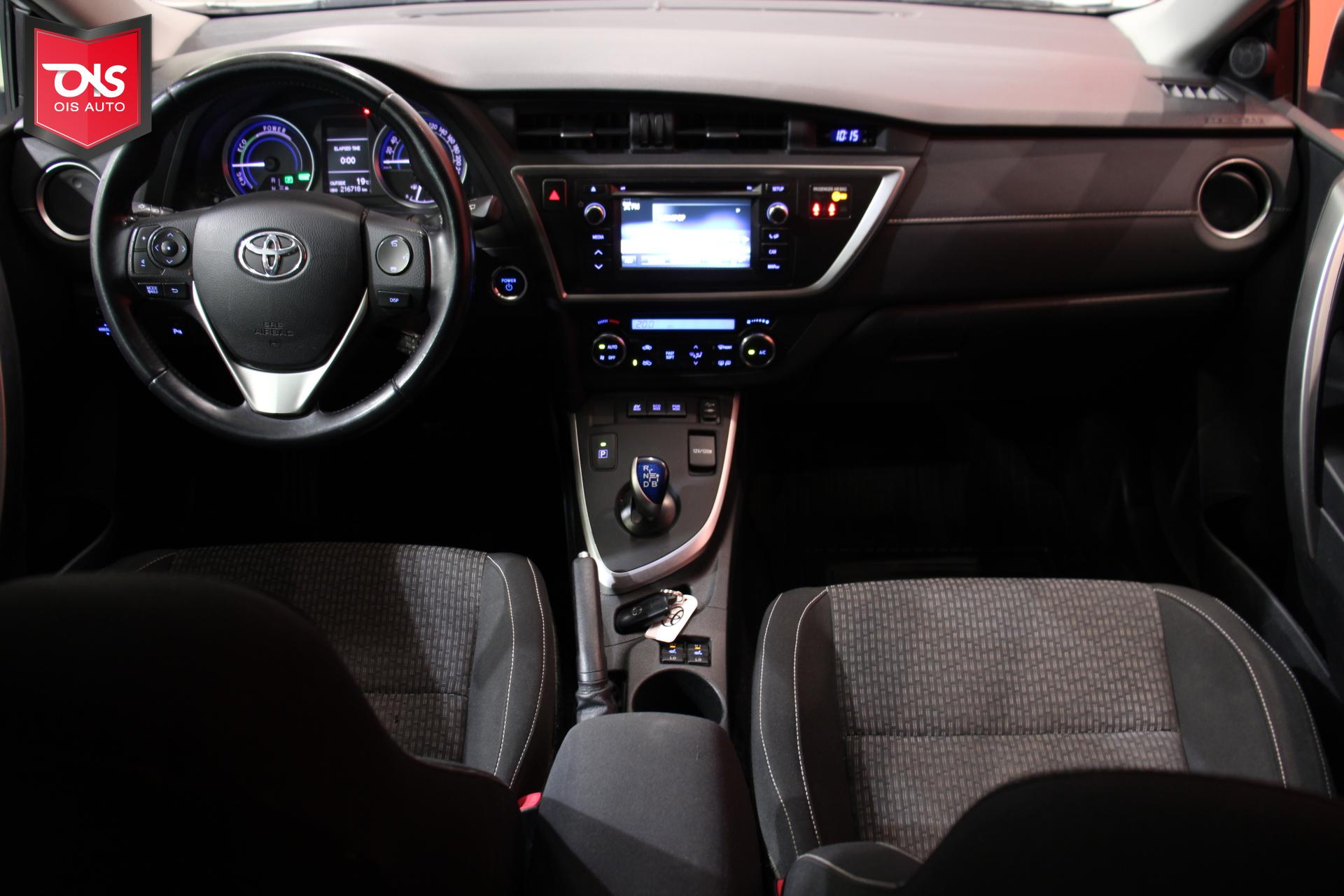 TOYOTA Auris 2015