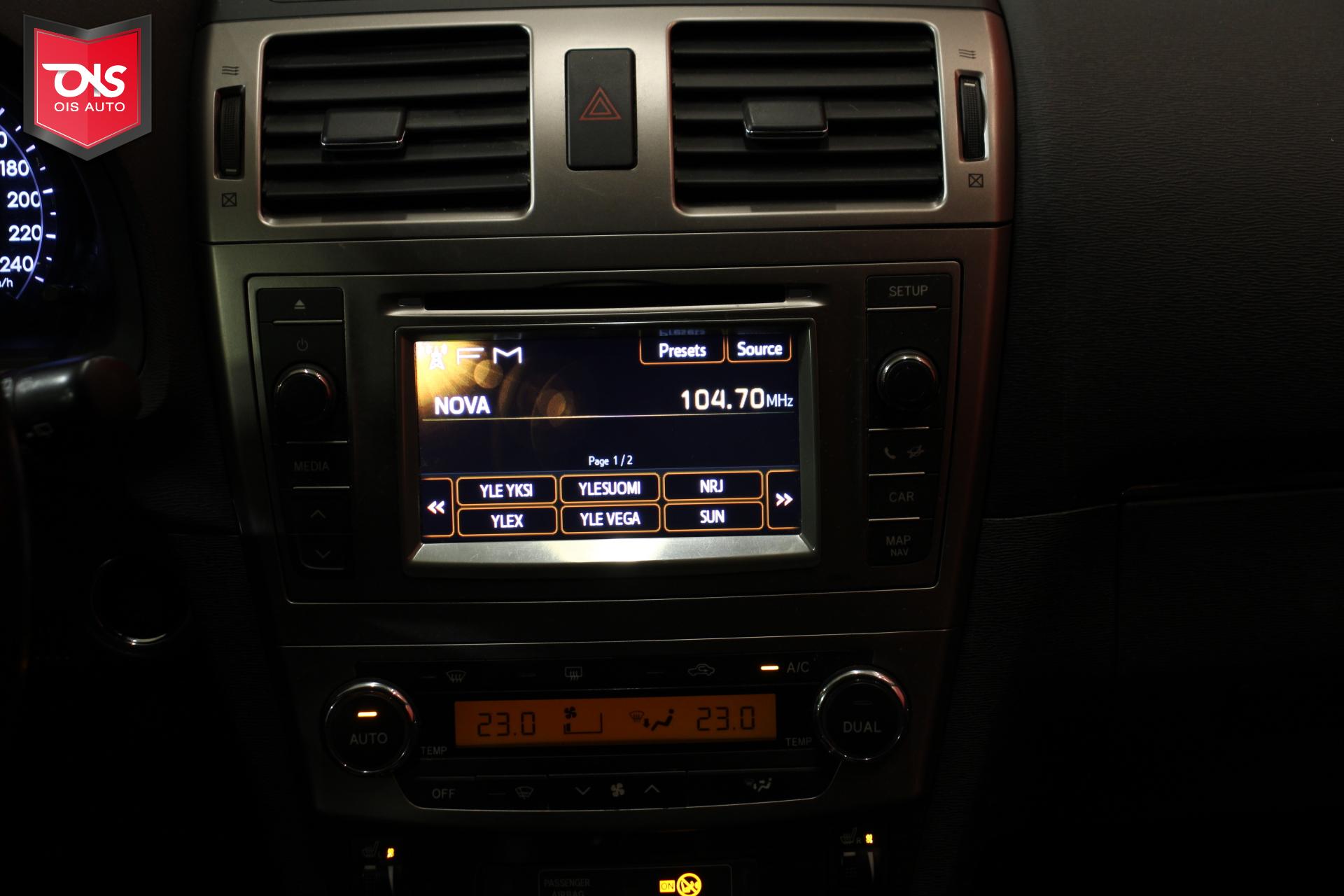 TOYOTA Avensis 2012