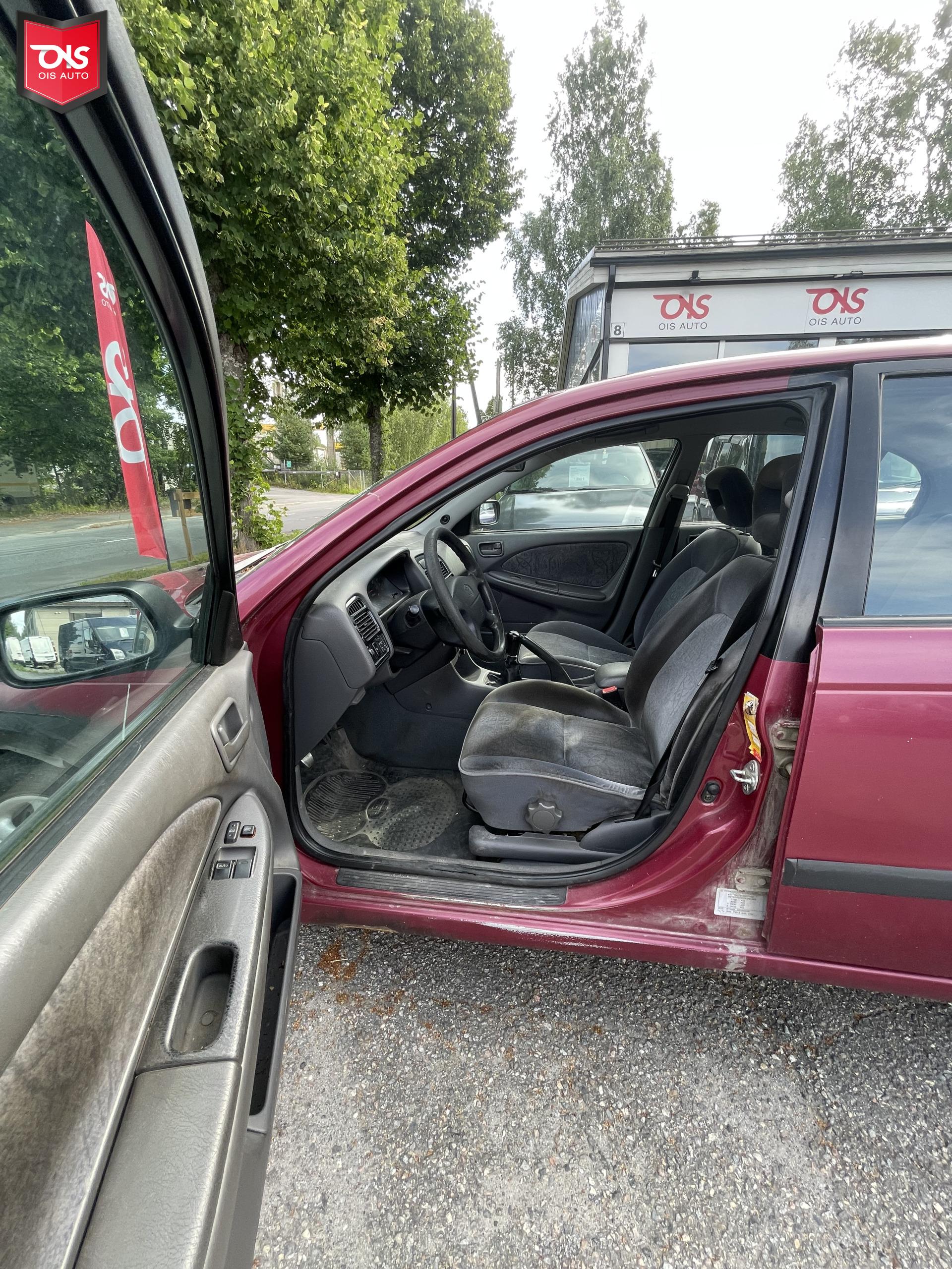 TOYOTA Avensis 1999
