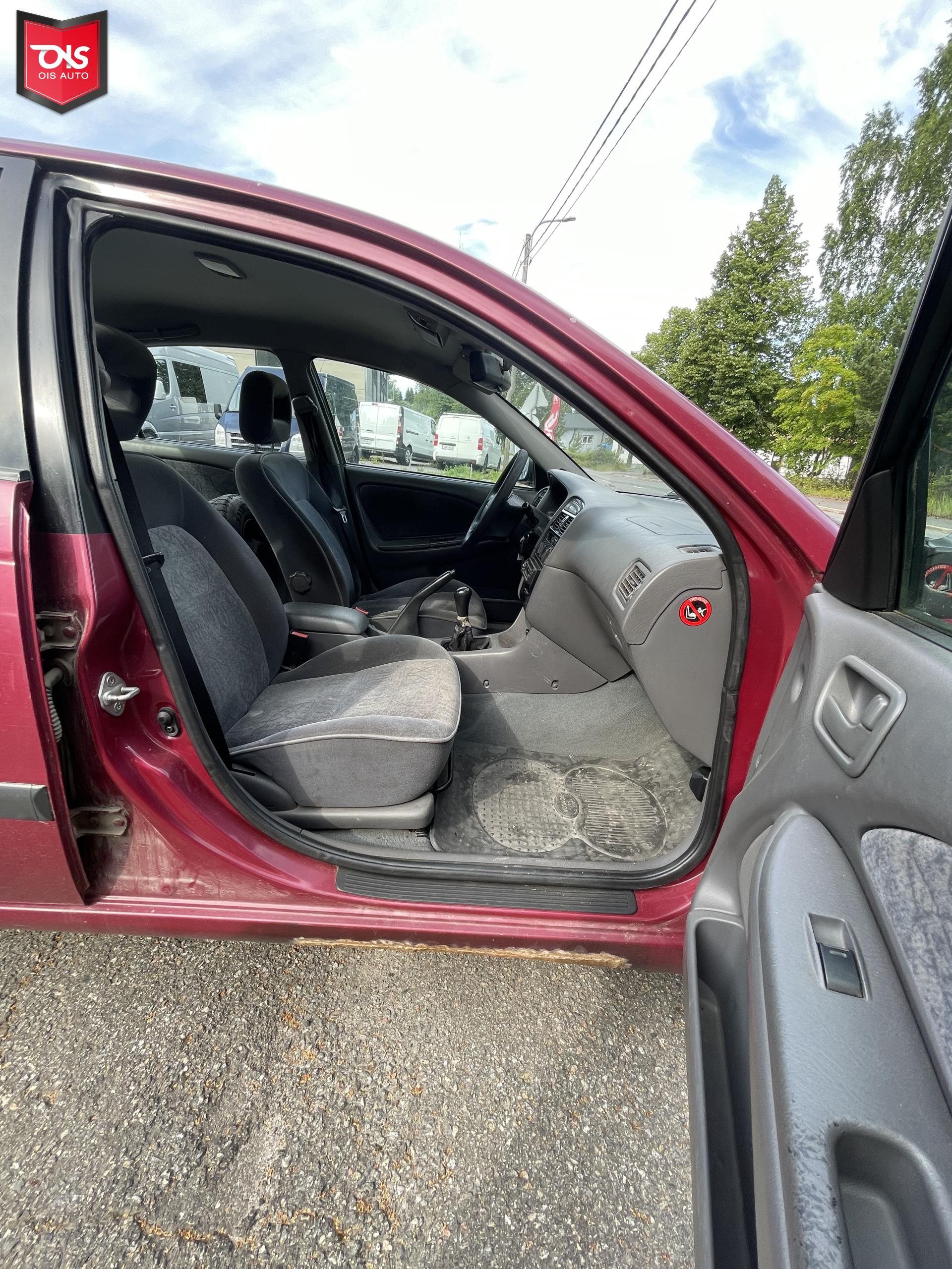TOYOTA Avensis 1999