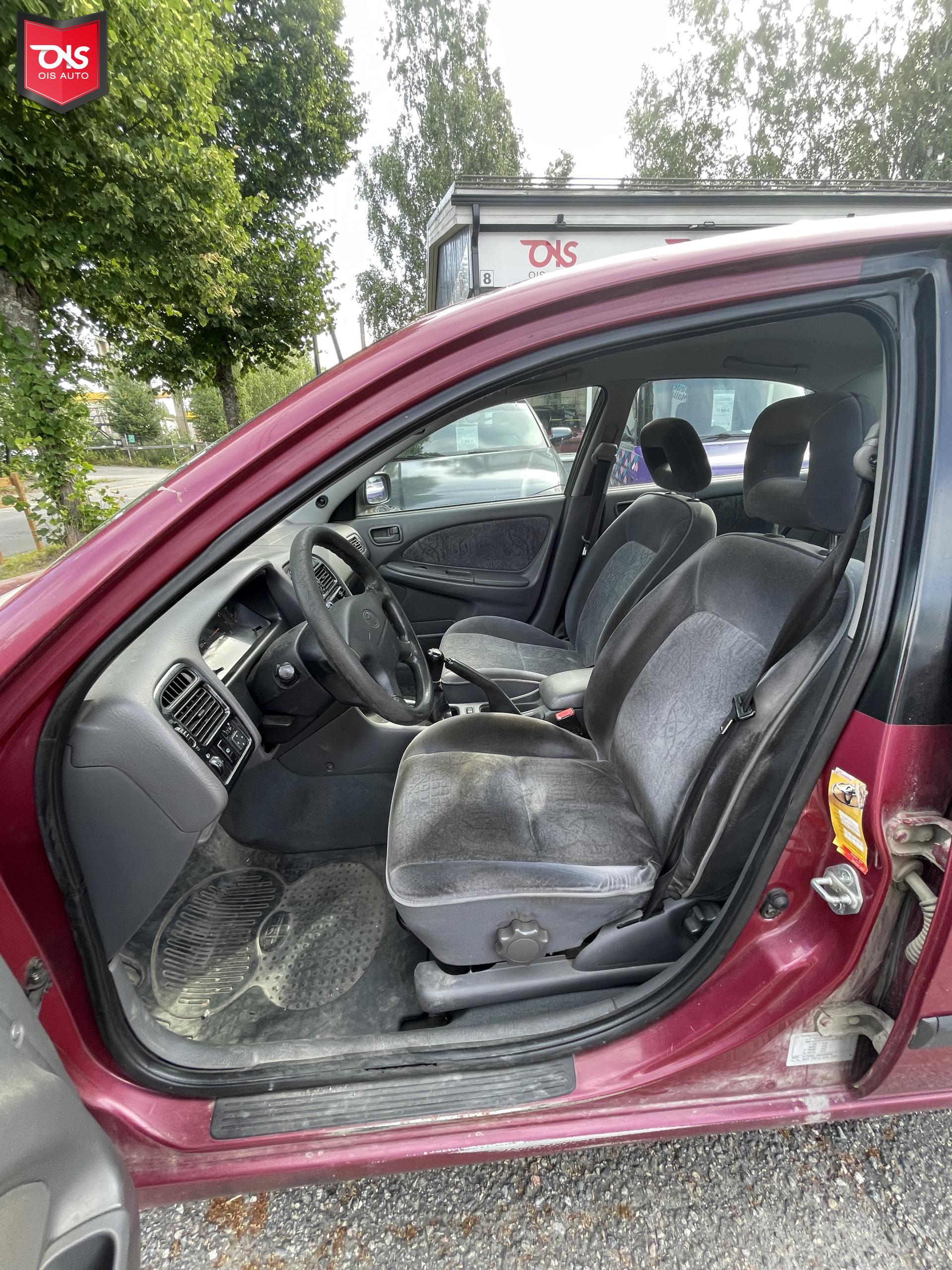 TOYOTA Avensis 1999