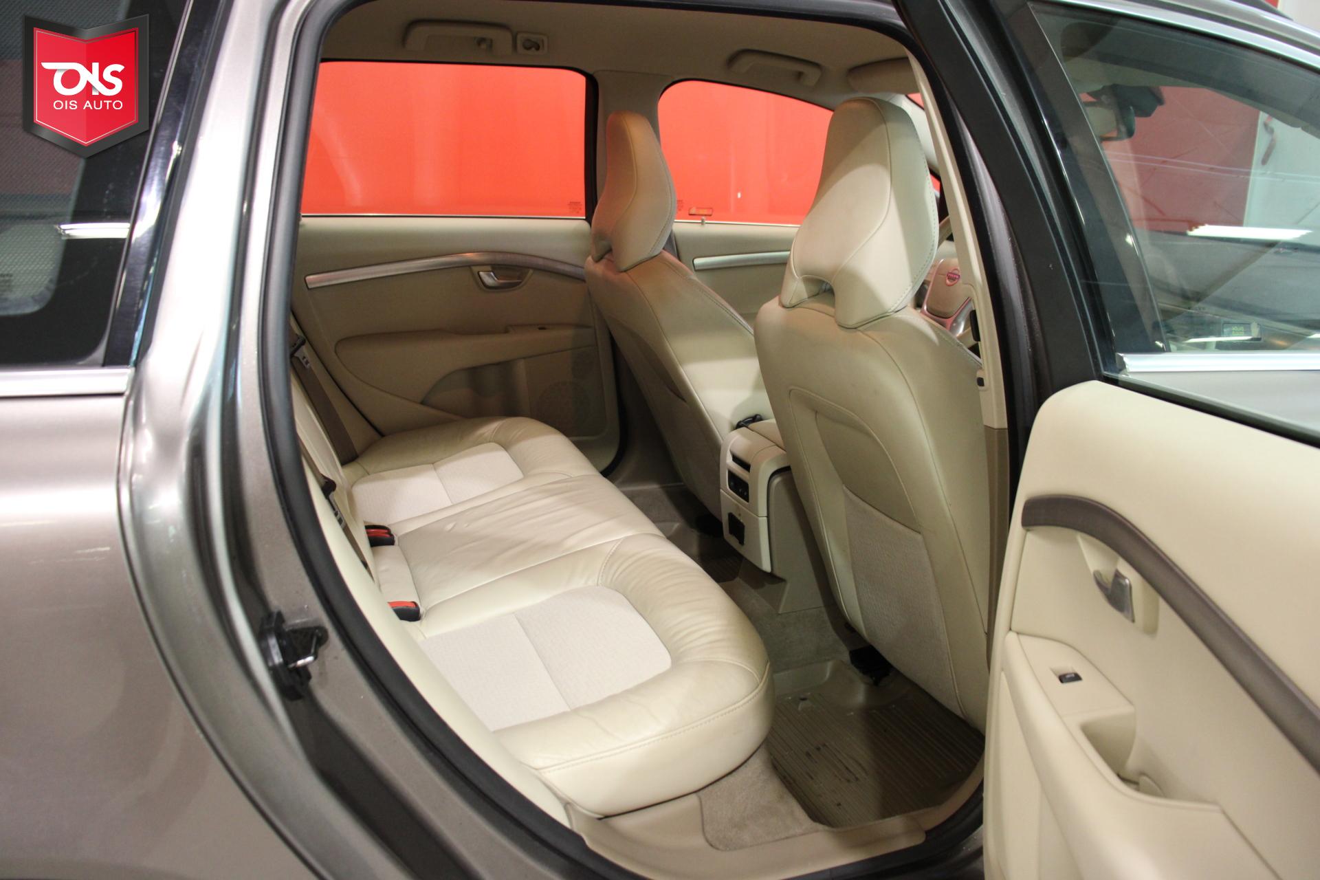 VOLVO V70 2010