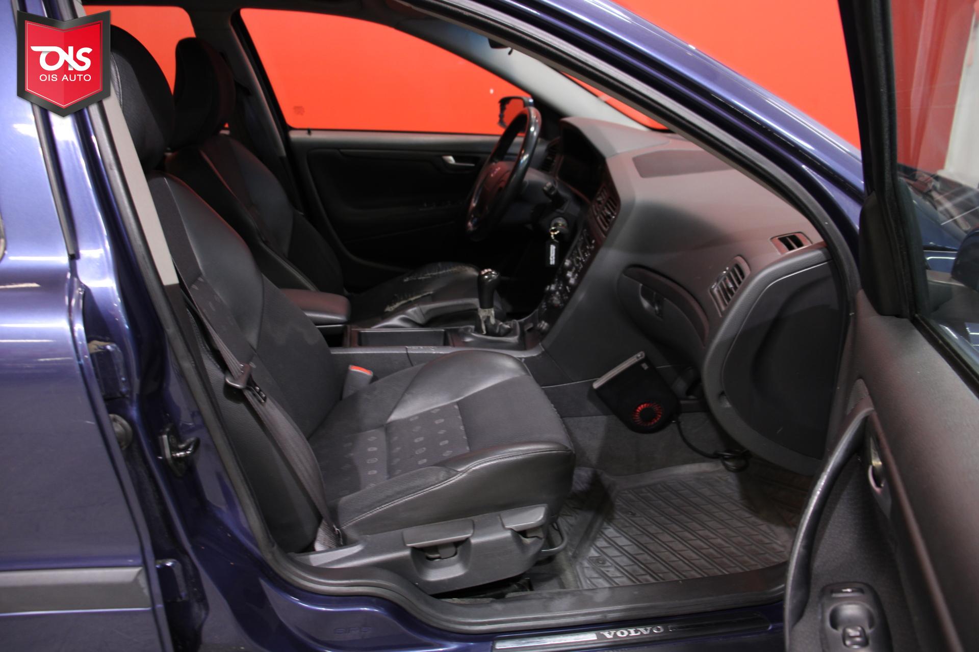 VOLVO V70 2004