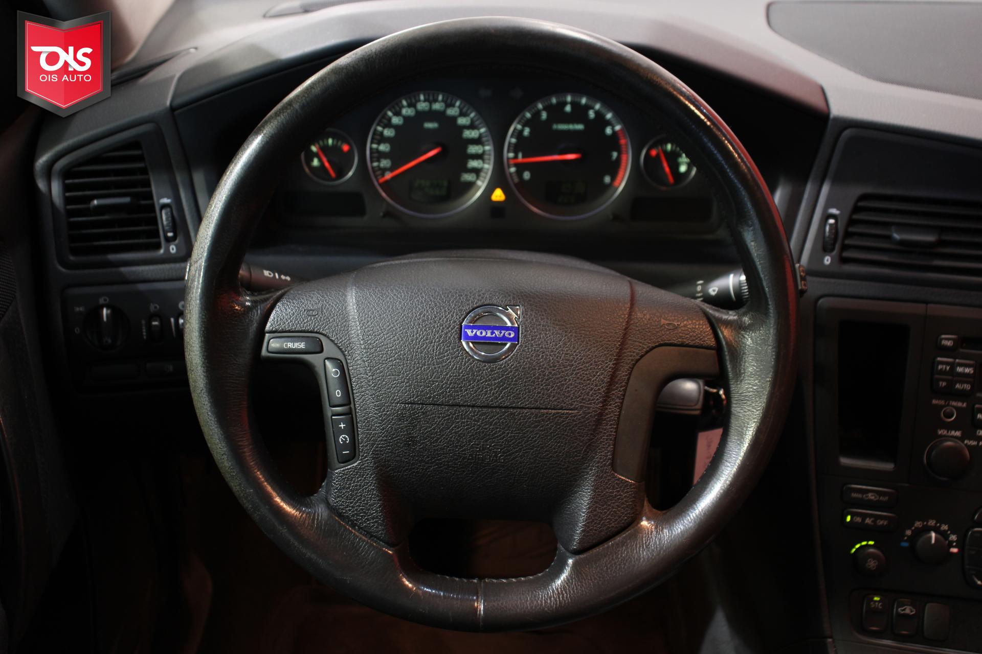 VOLVO V70 2004