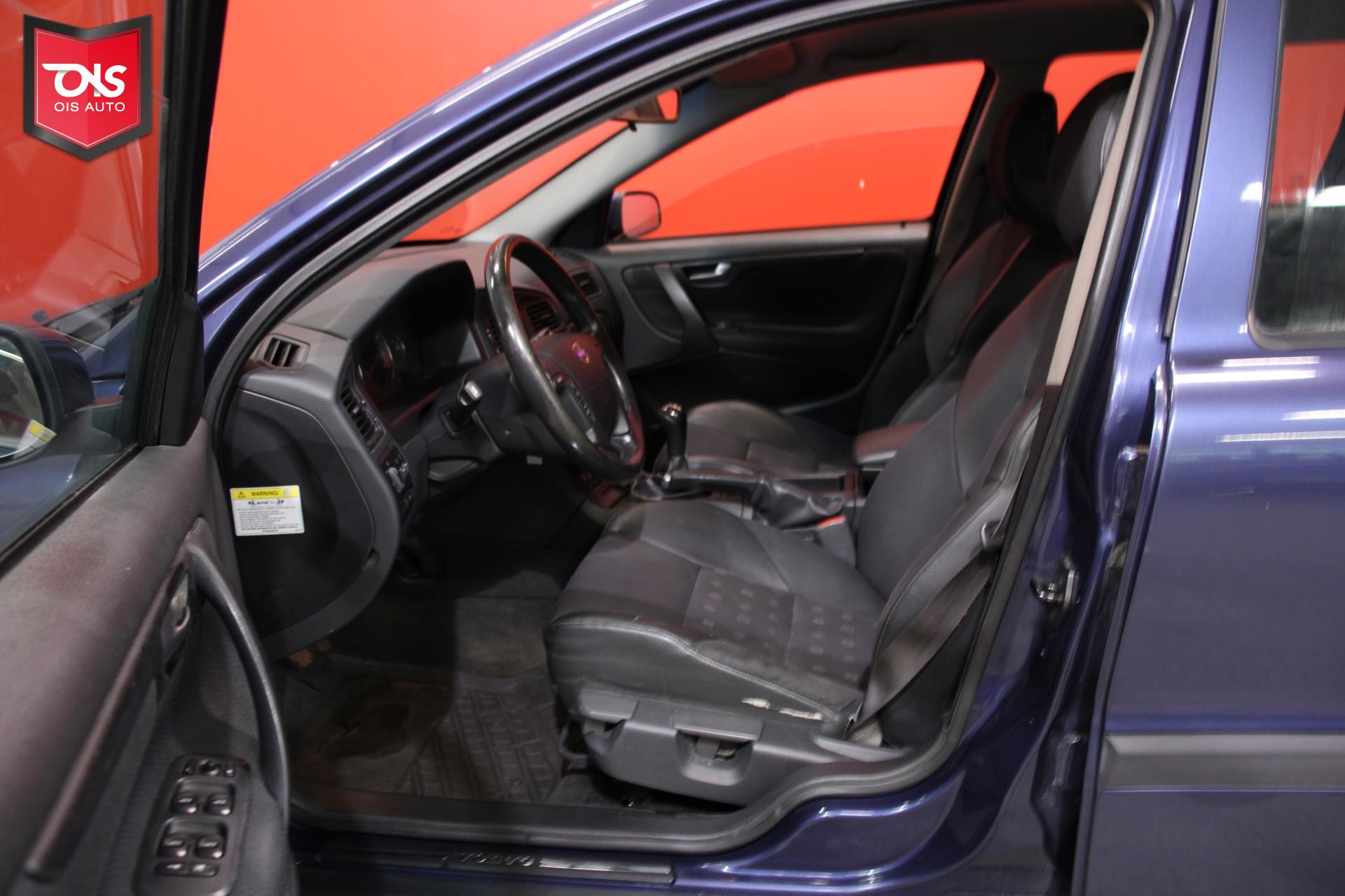 VOLVO V70 2004