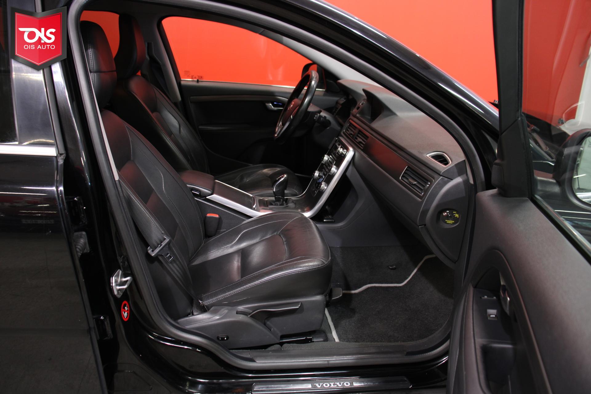 VOLVO V70 2016