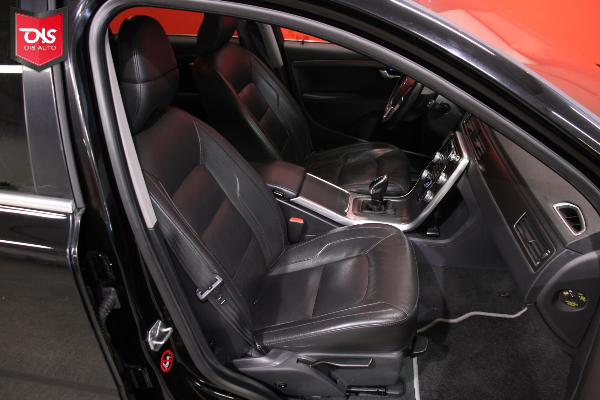 VOLVO V70 2016