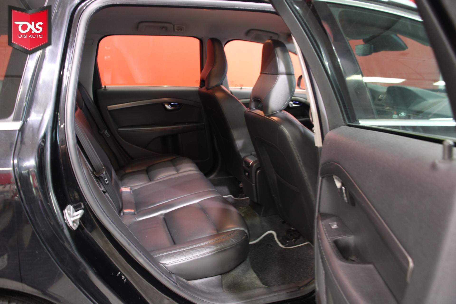 VOLVO V70 2016