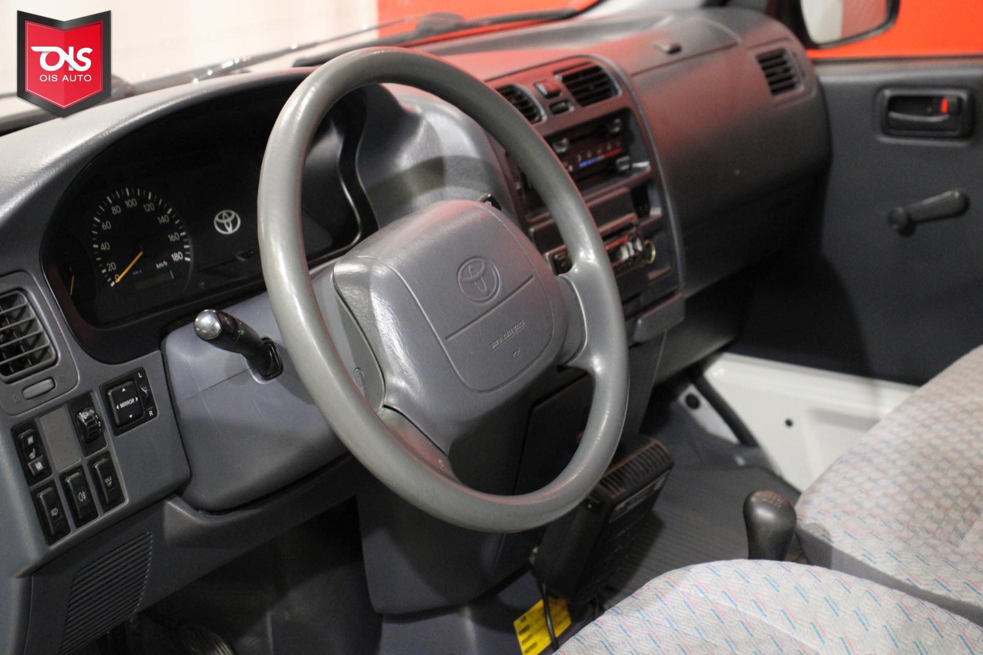 TOYOTA Hiace 2004