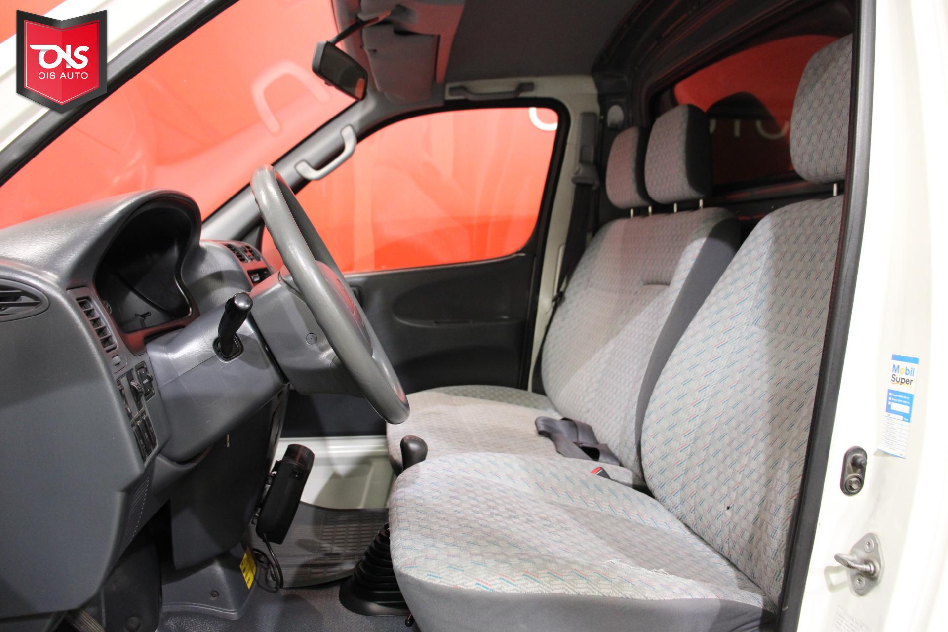 TOYOTA Hiace 2004