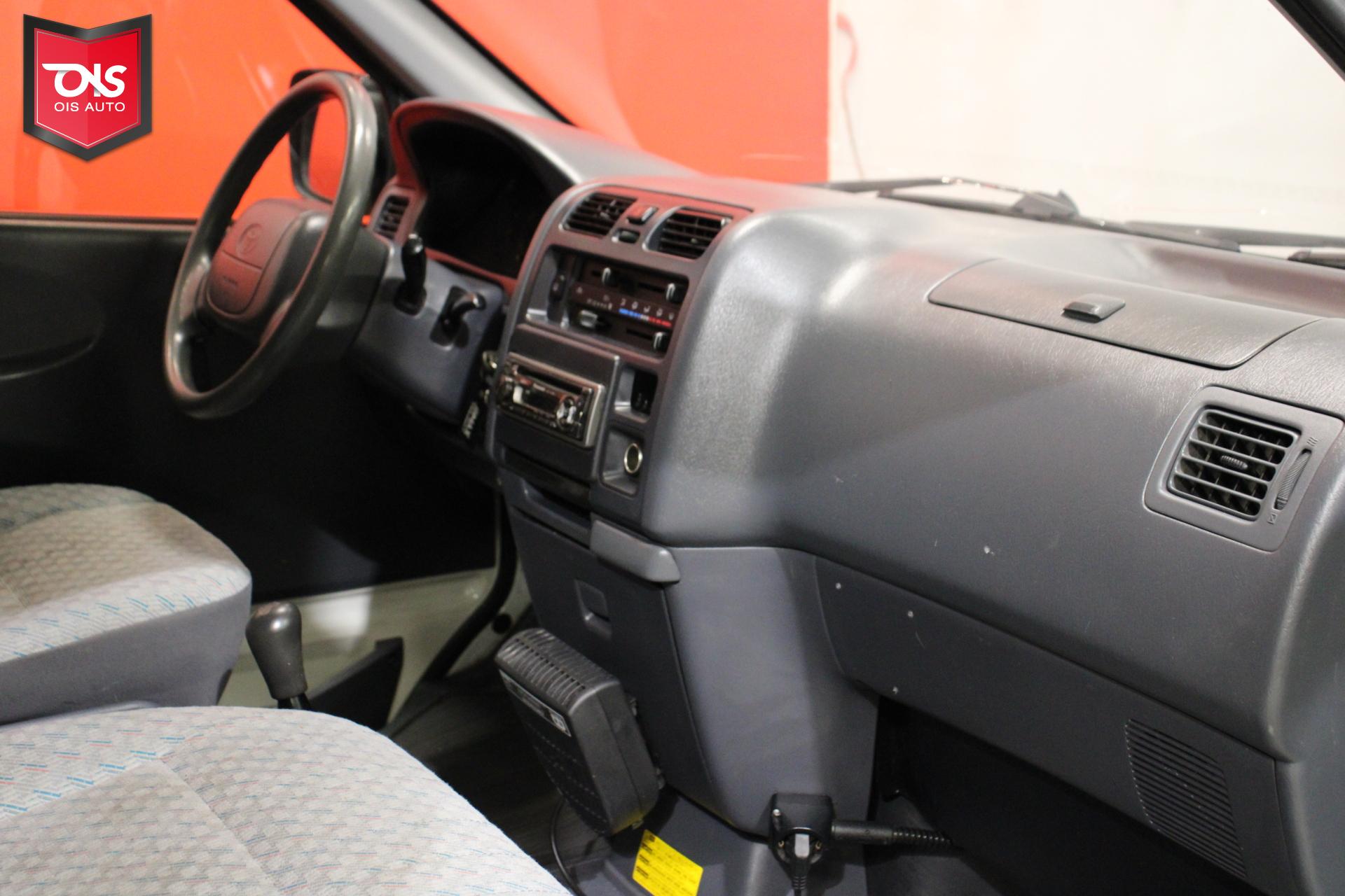 TOYOTA Hiace 2004