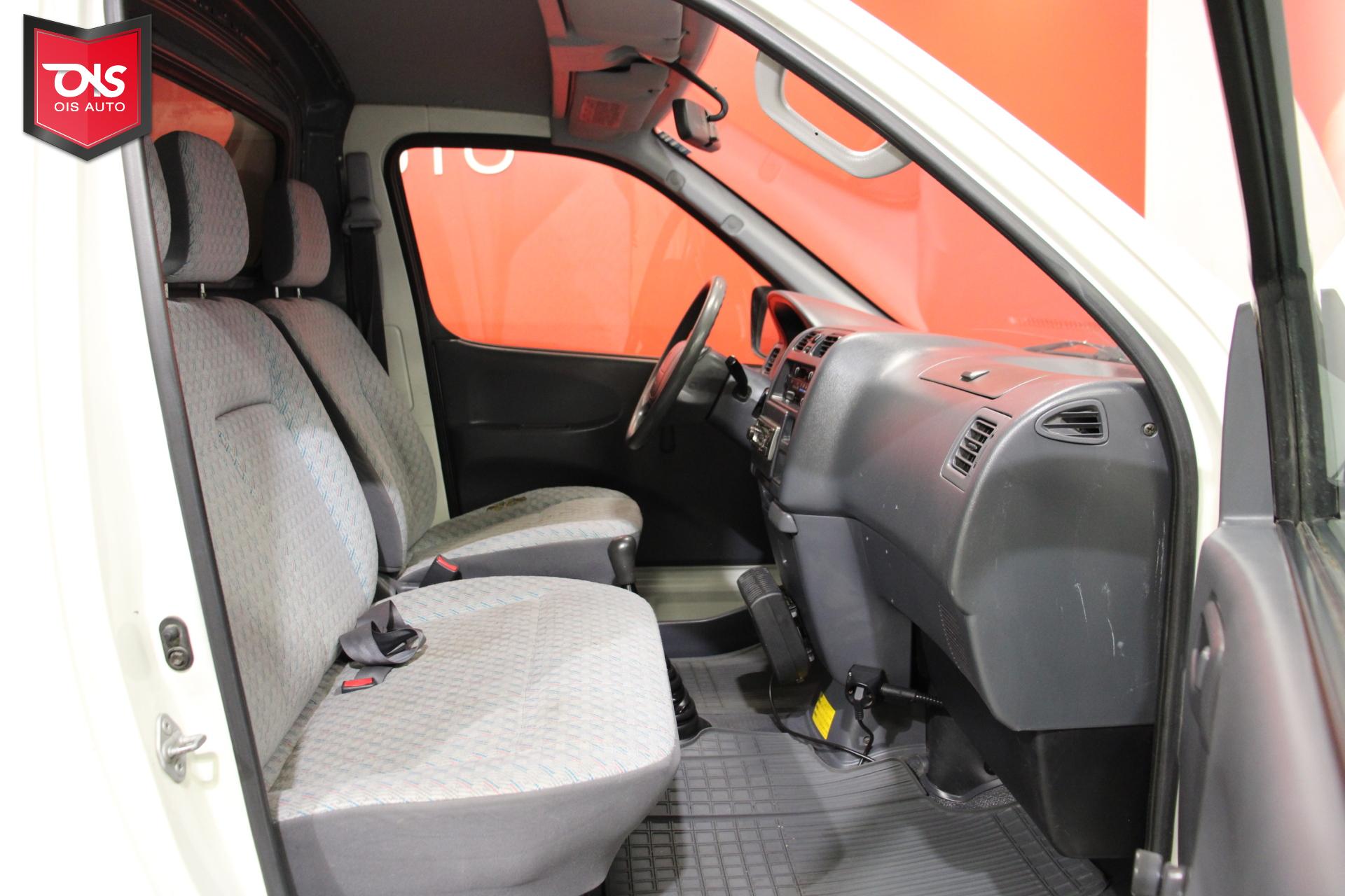 TOYOTA Hiace 2004