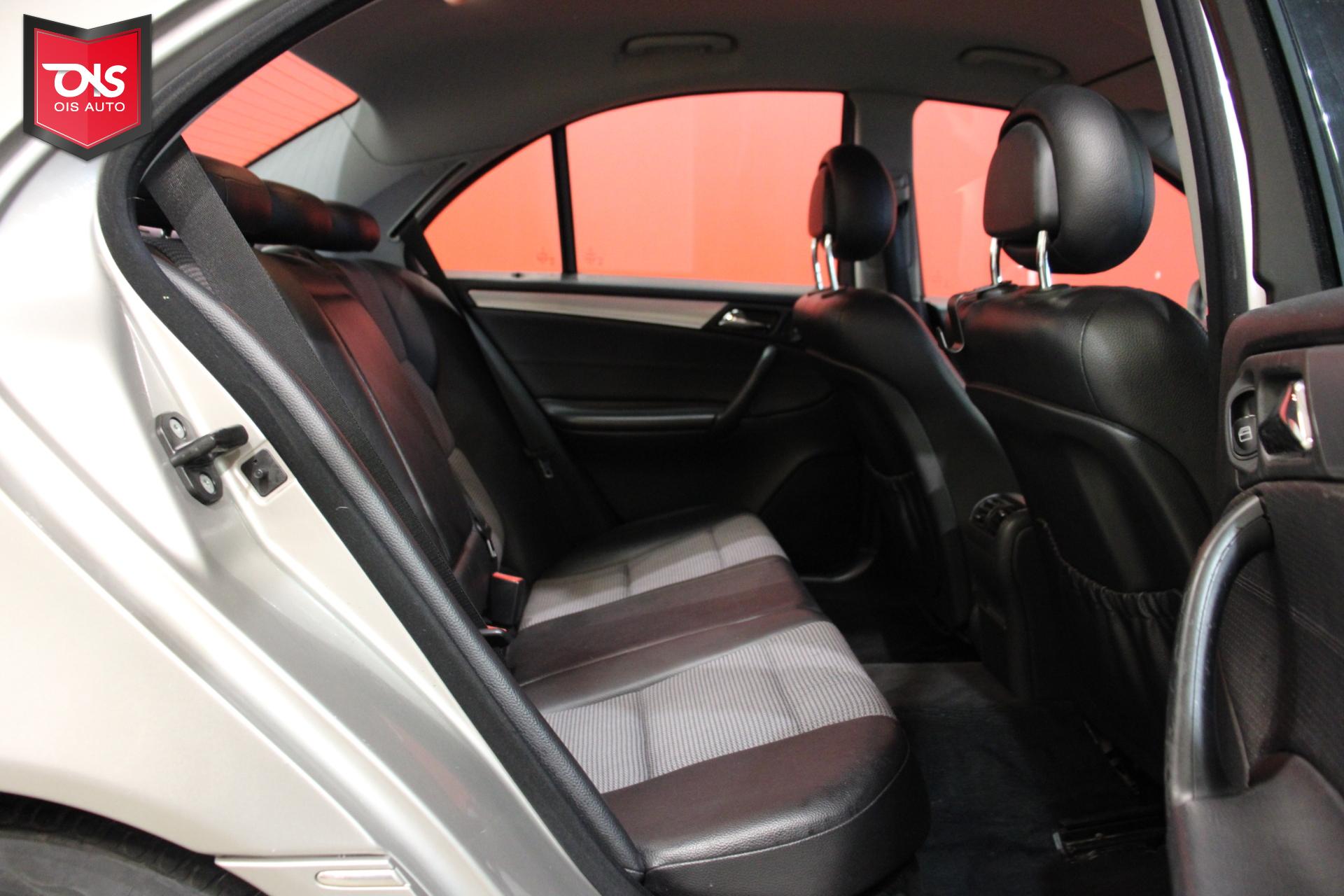 MERCEDES-BENZ C 2004
