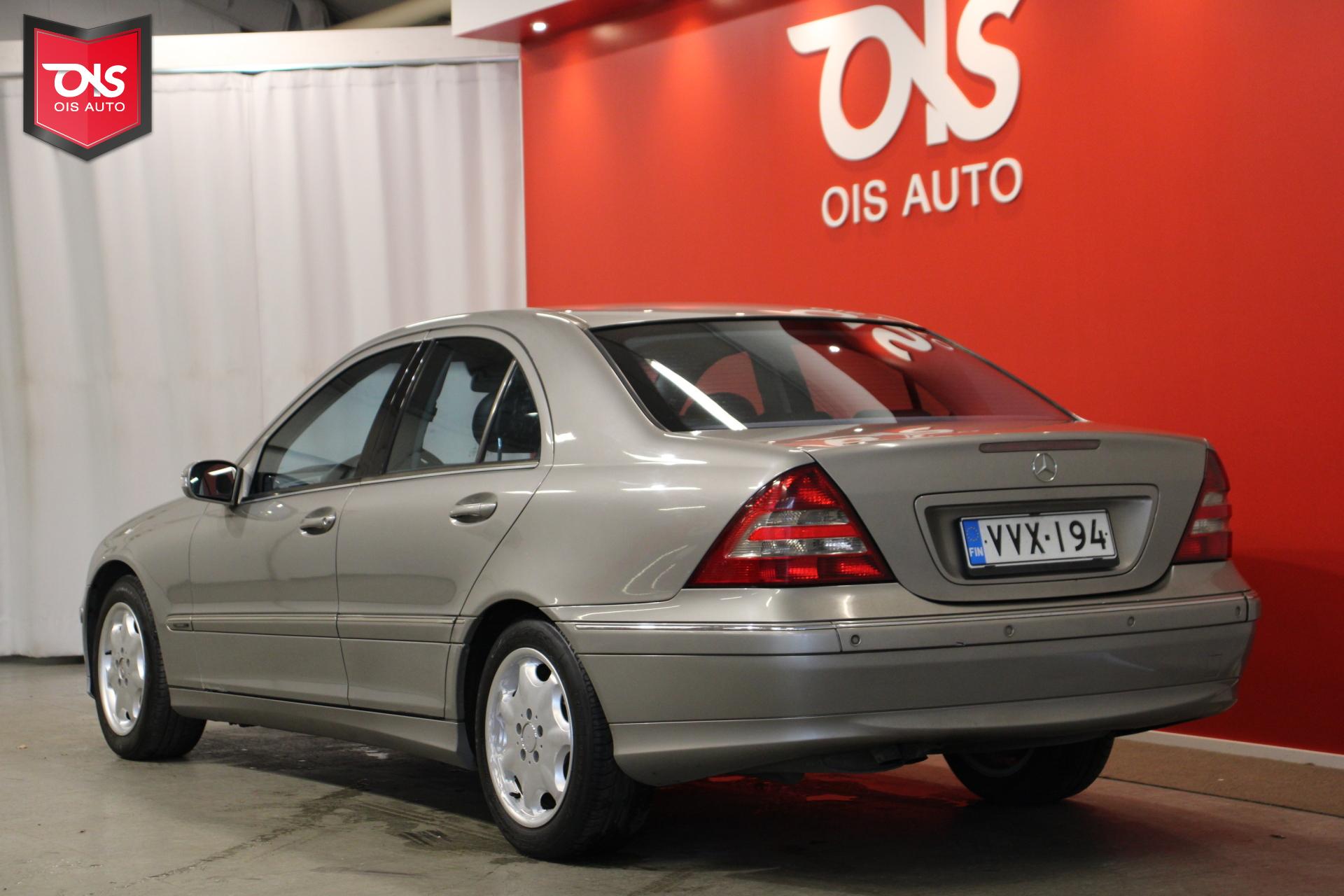 MERCEDES-BENZ C 2004