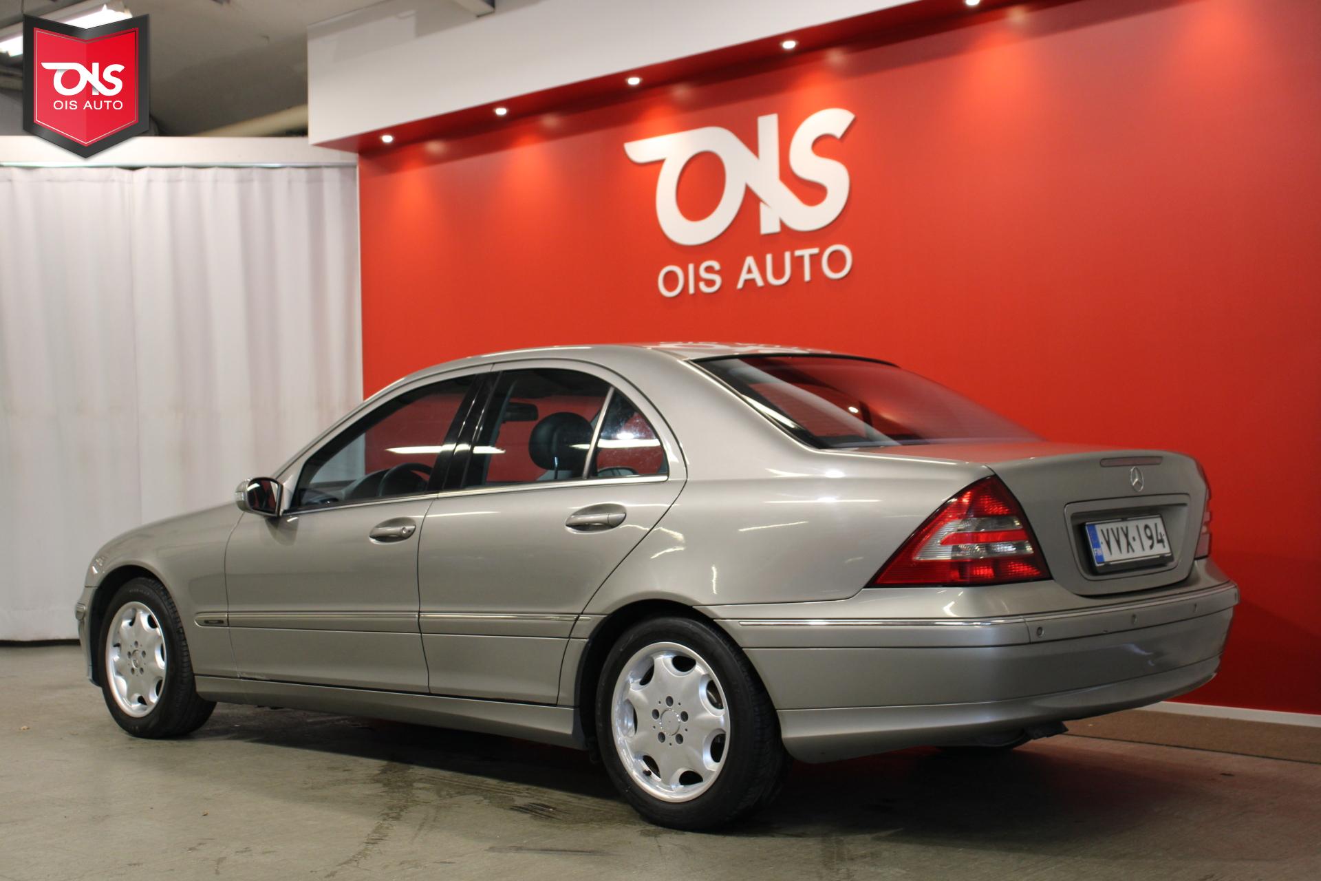 MERCEDES-BENZ C 2004