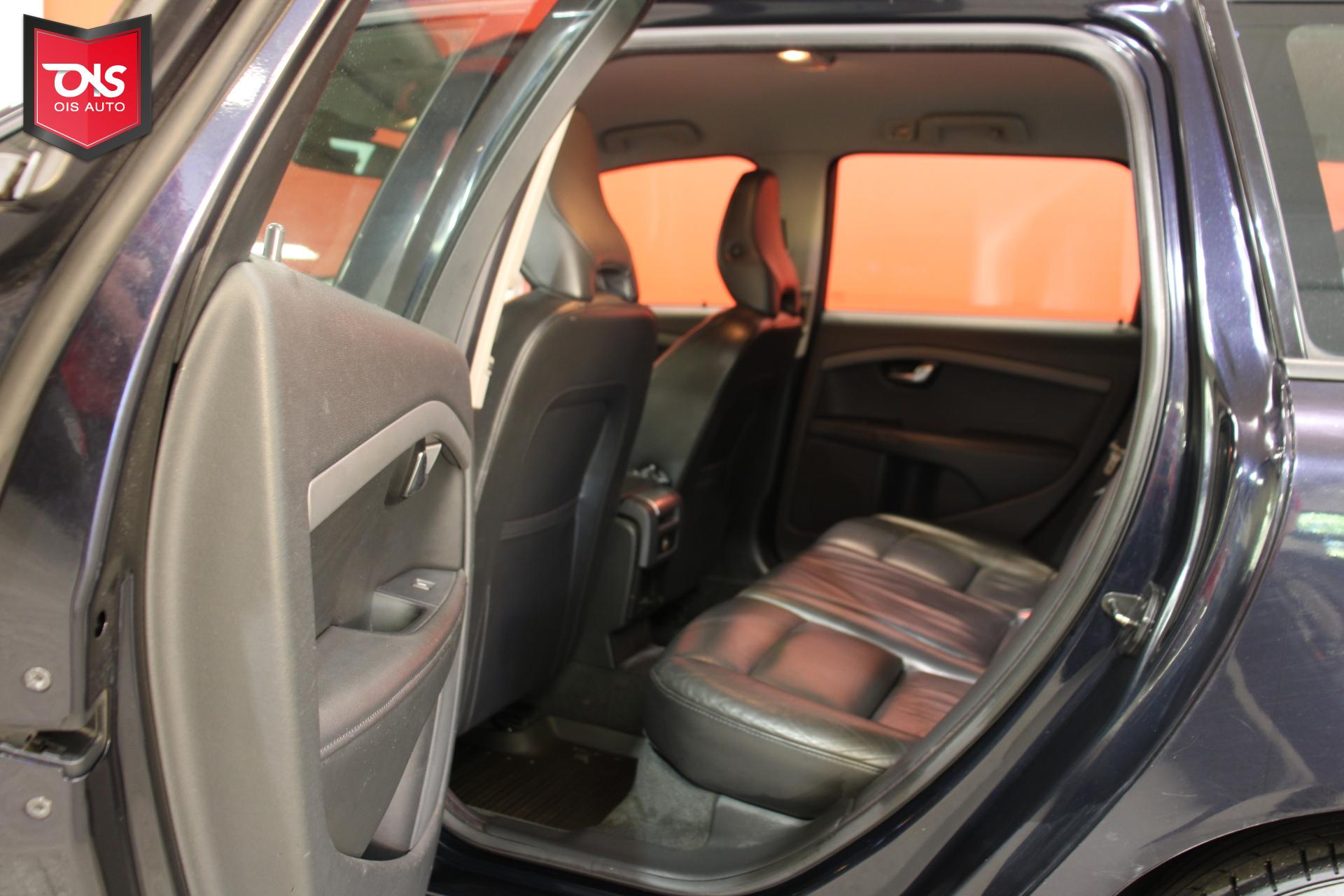 VOLVO V70 2011