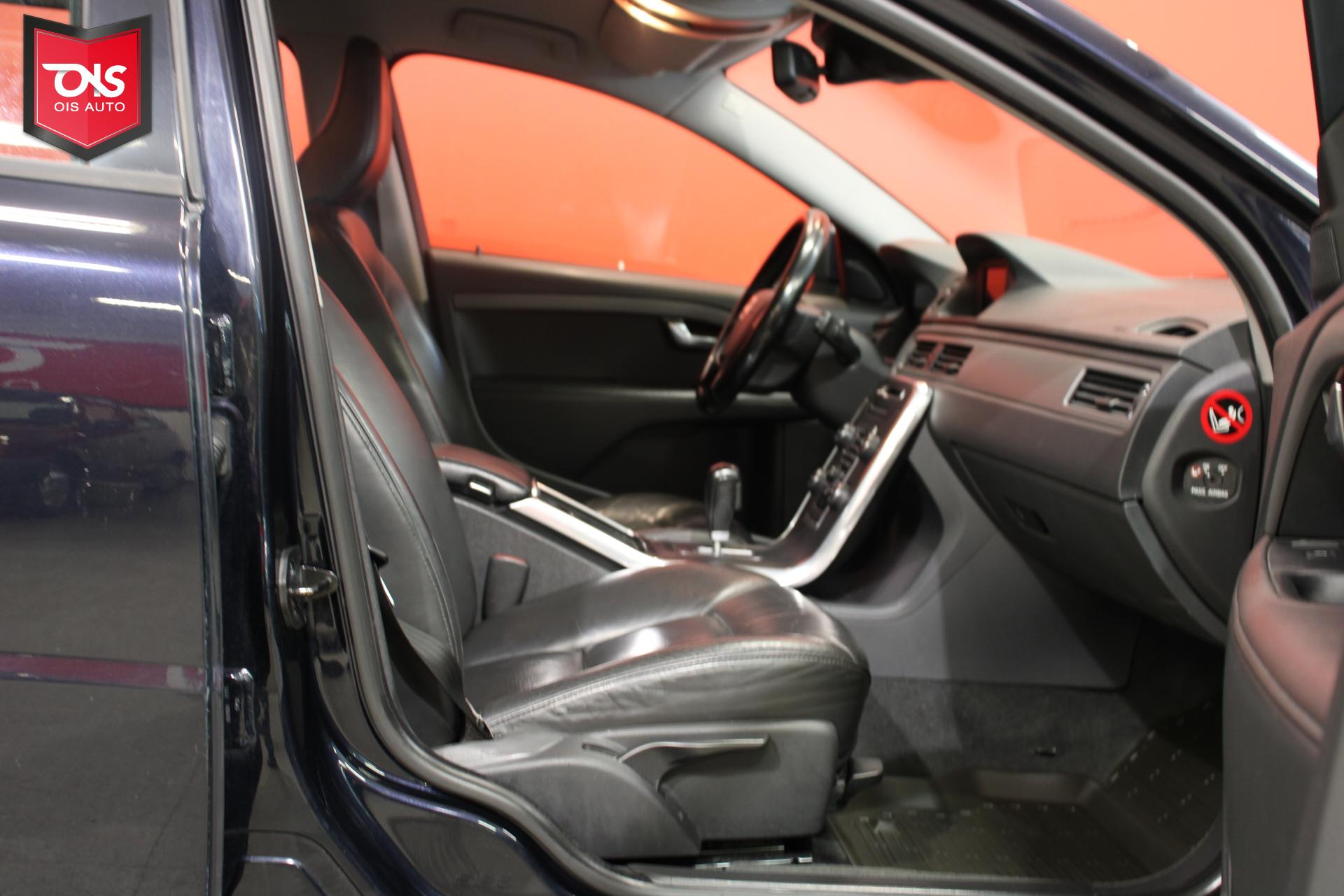 VOLVO V70 2011