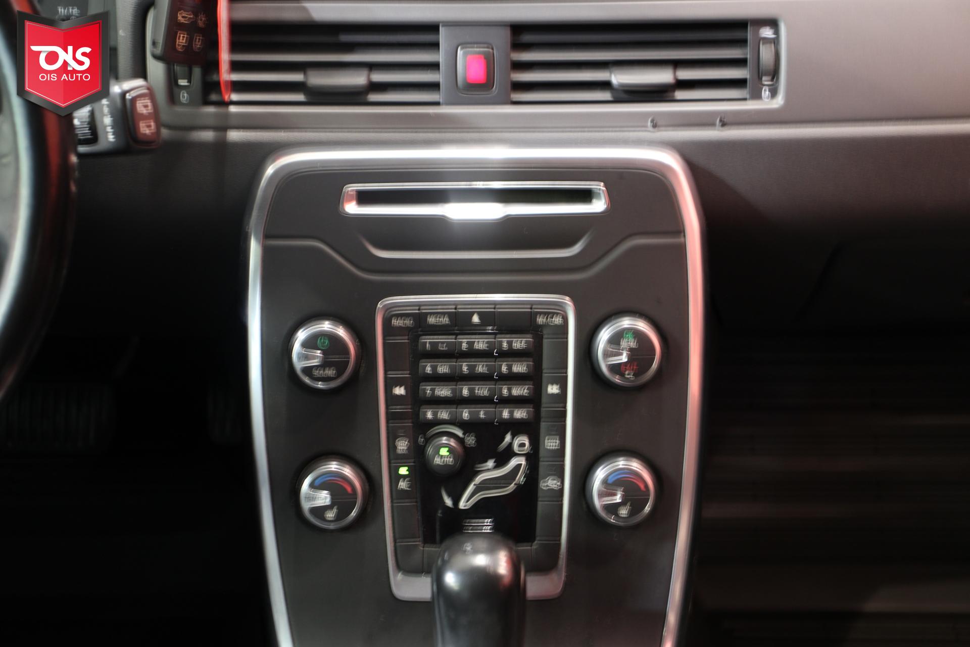 VOLVO V70 2011
