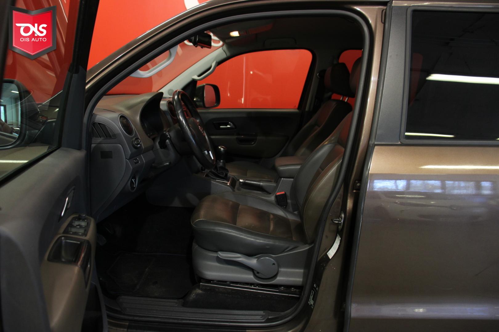 VOLKSWAGEN Amarok 2013