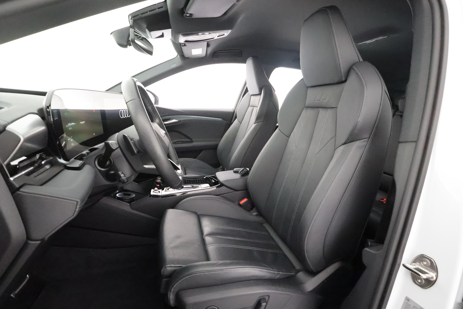 AUDI Q6 e-tron 2024