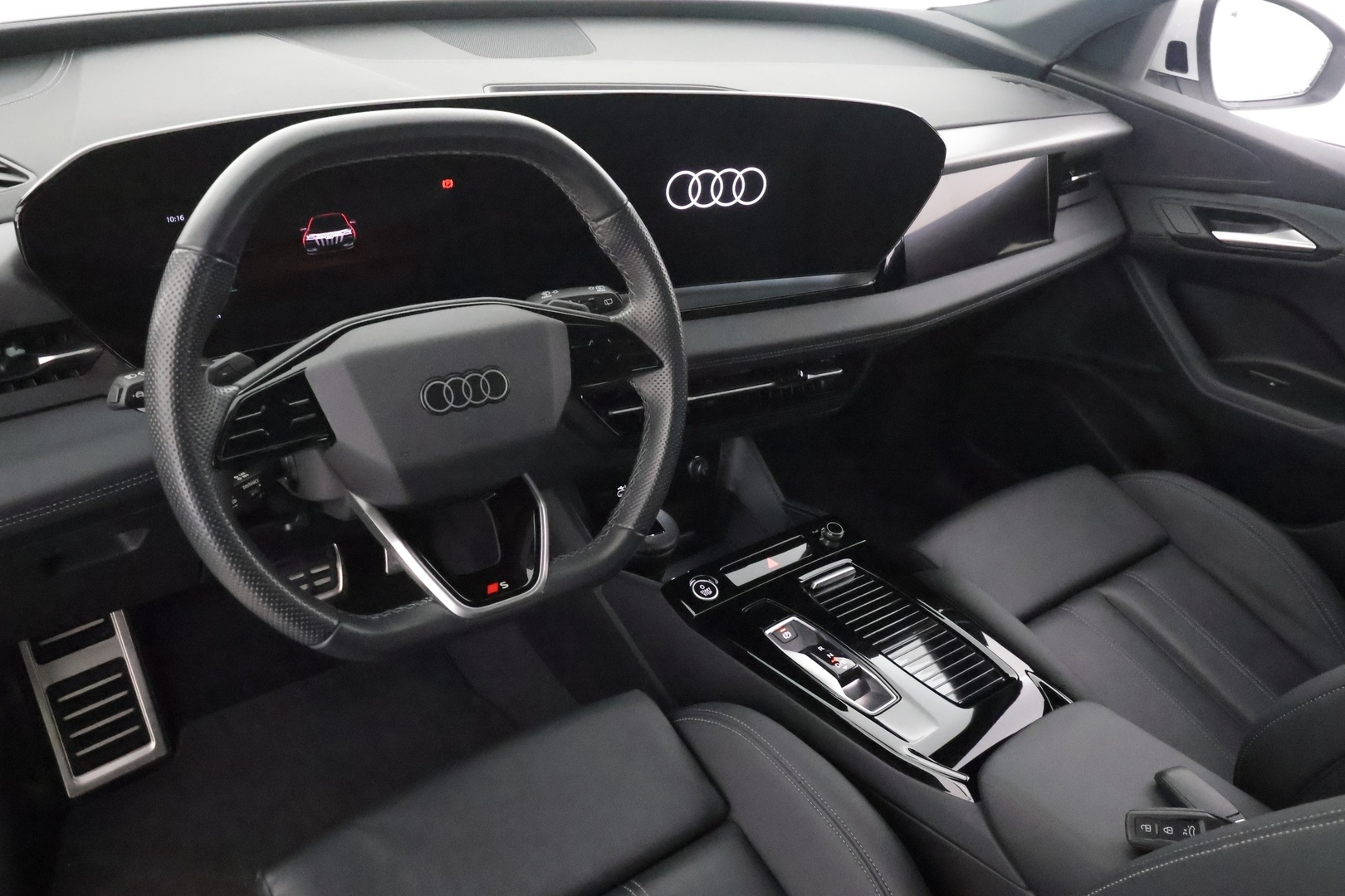 AUDI Q6 e-tron 2024