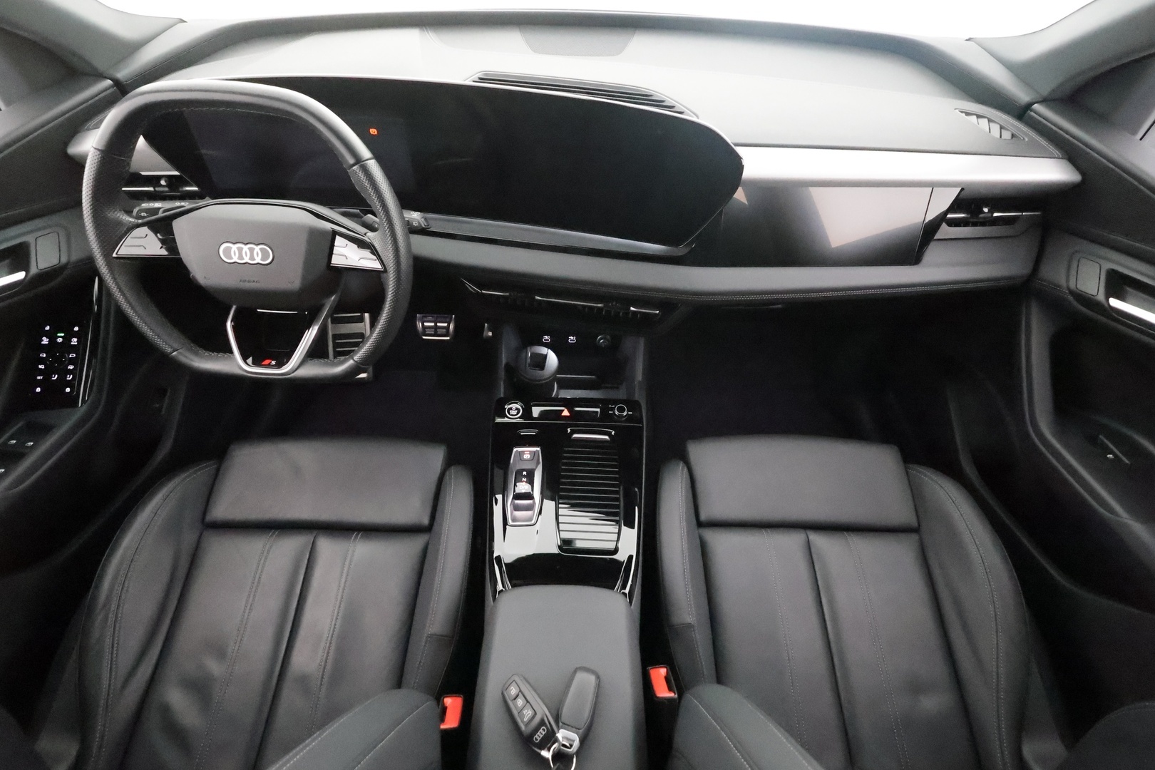 AUDI Q6 e-tron 2024
