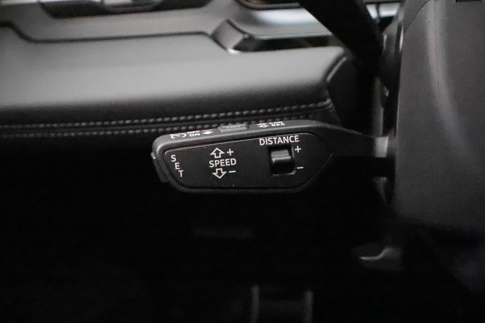 AUDI Q6 e-tron 2024