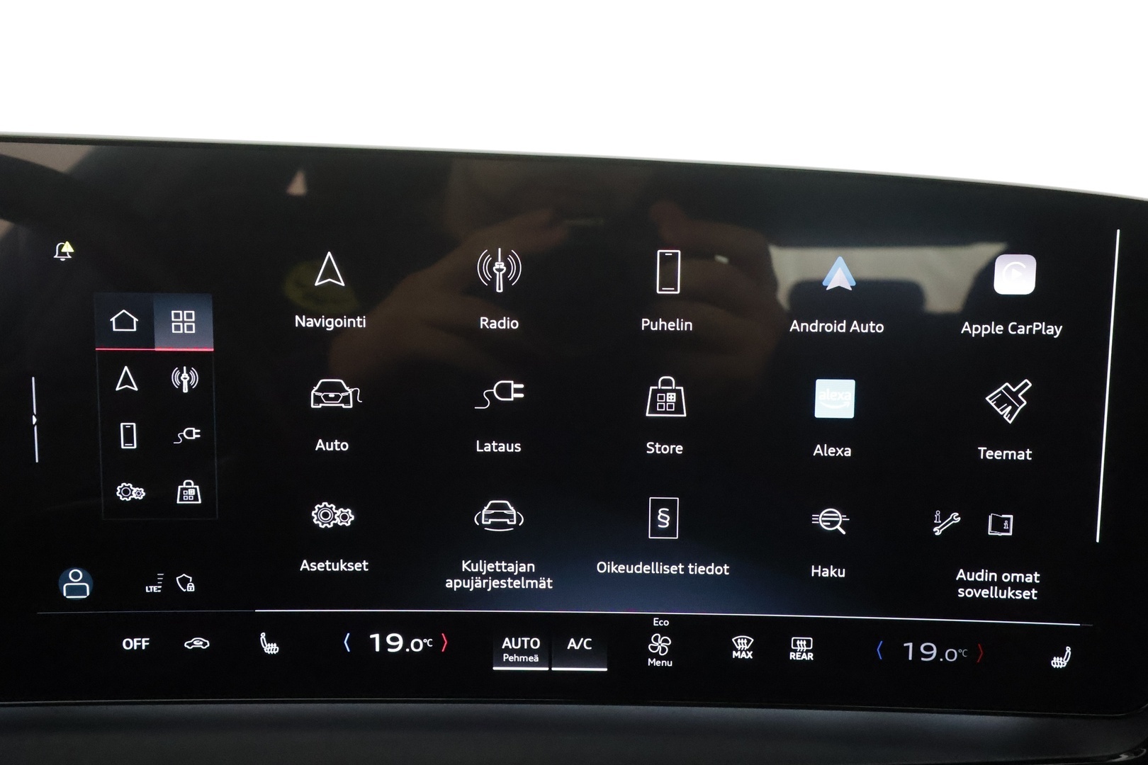 AUDI Q6 e-tron 2024