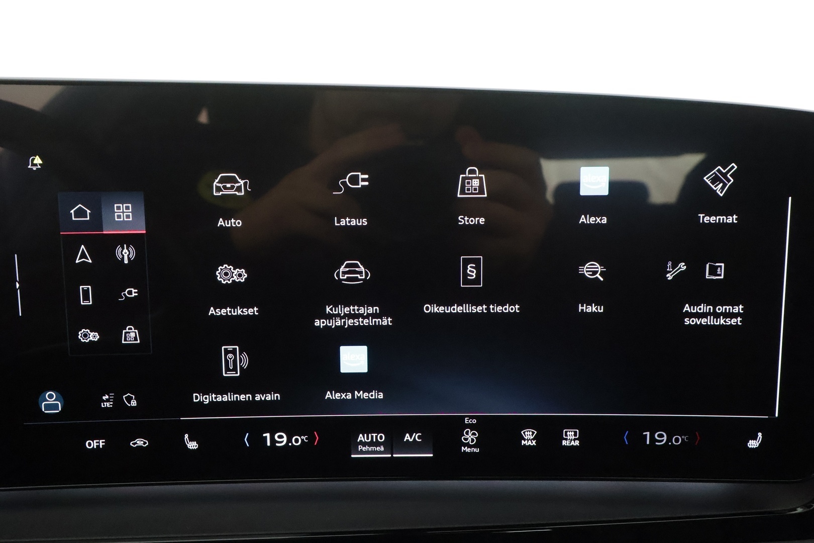 AUDI Q6 e-tron 2024