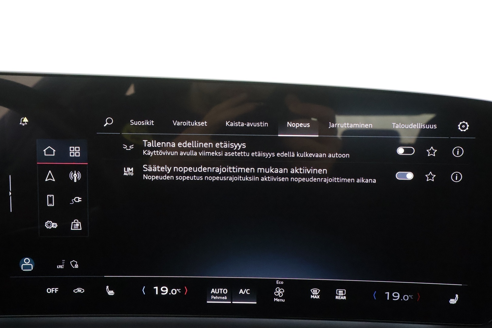 AUDI Q6 e-tron 2024