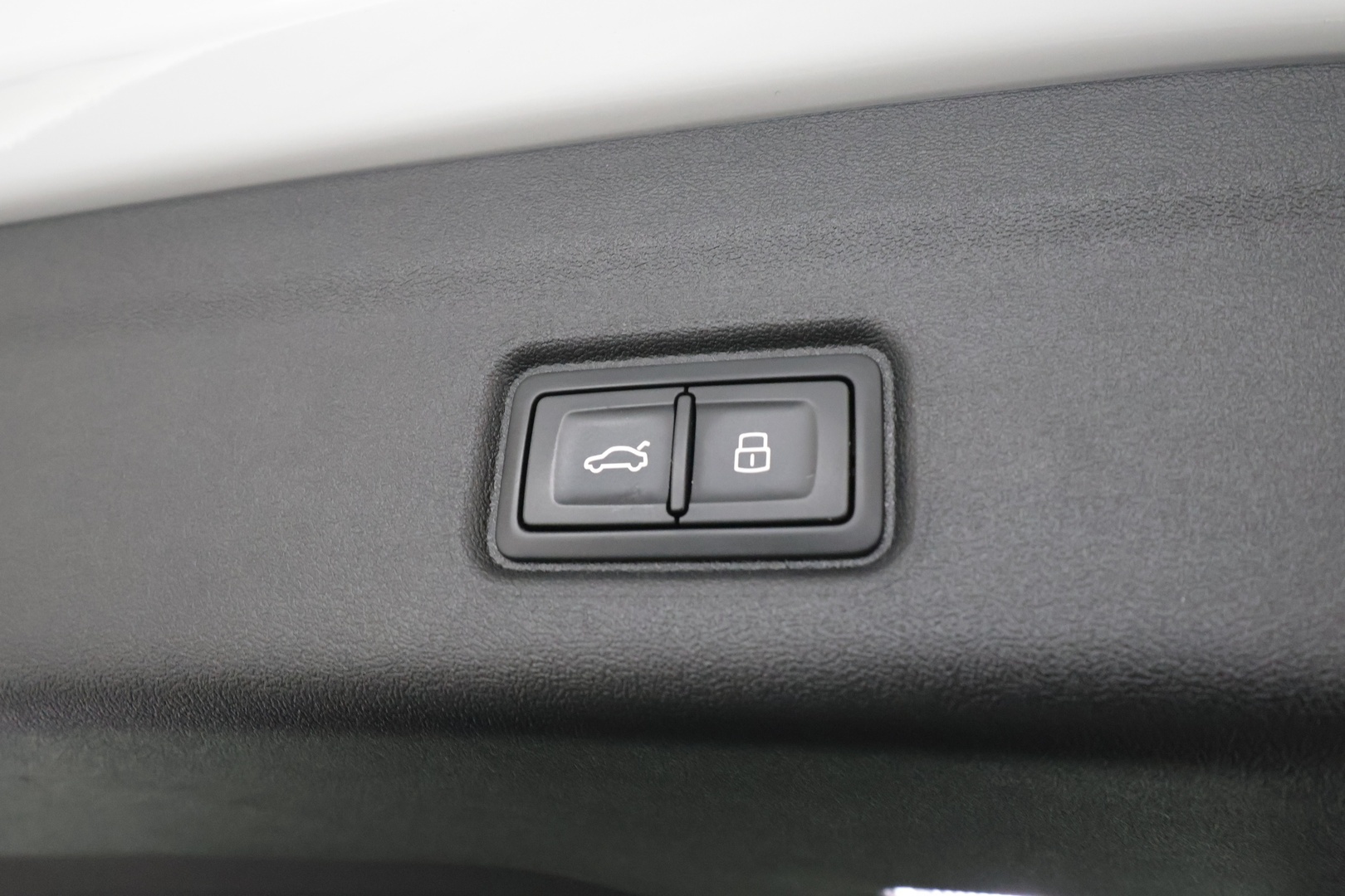AUDI Q6 e-tron 2024