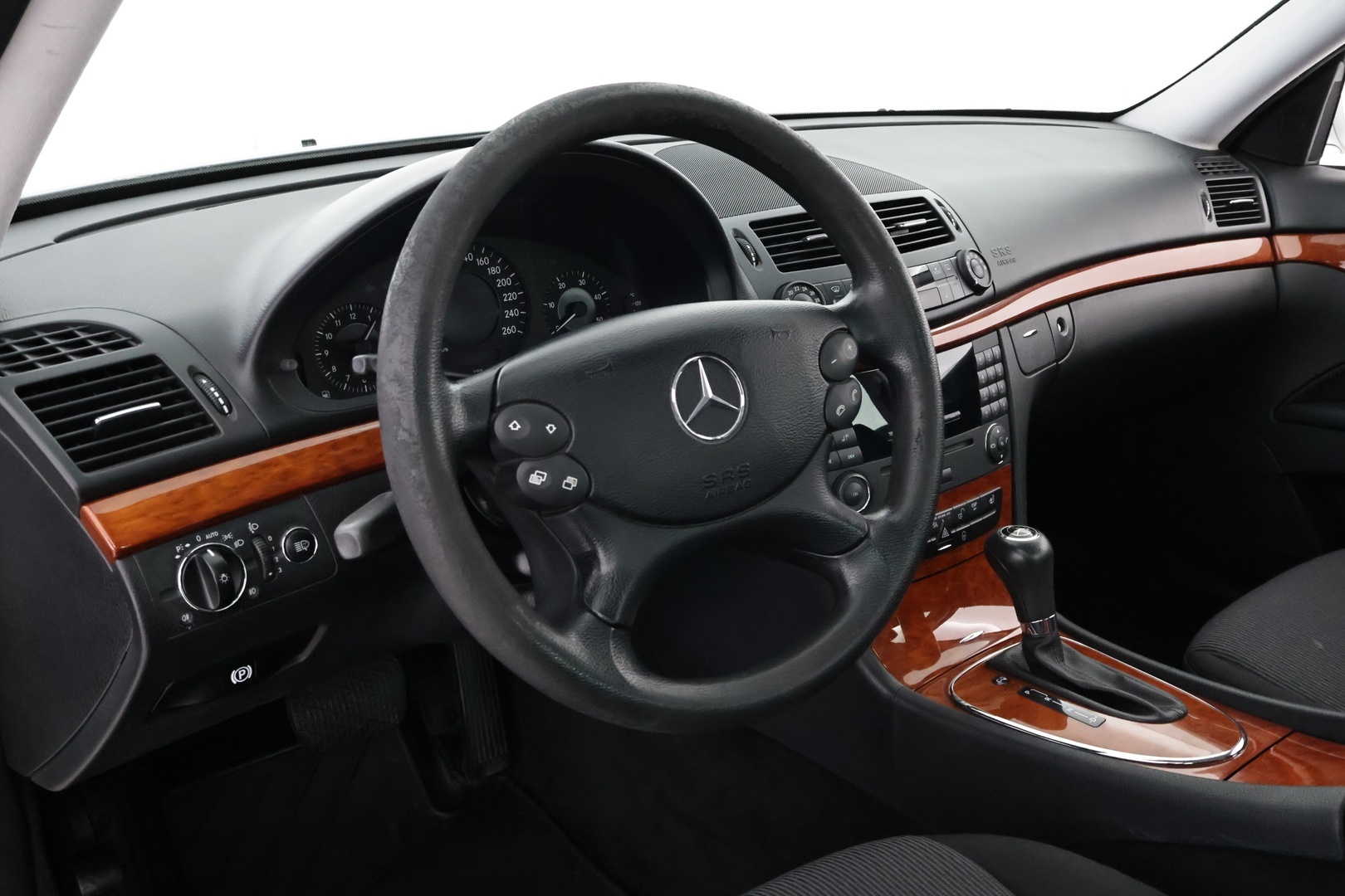 MERCEDES-BENZ E 2006