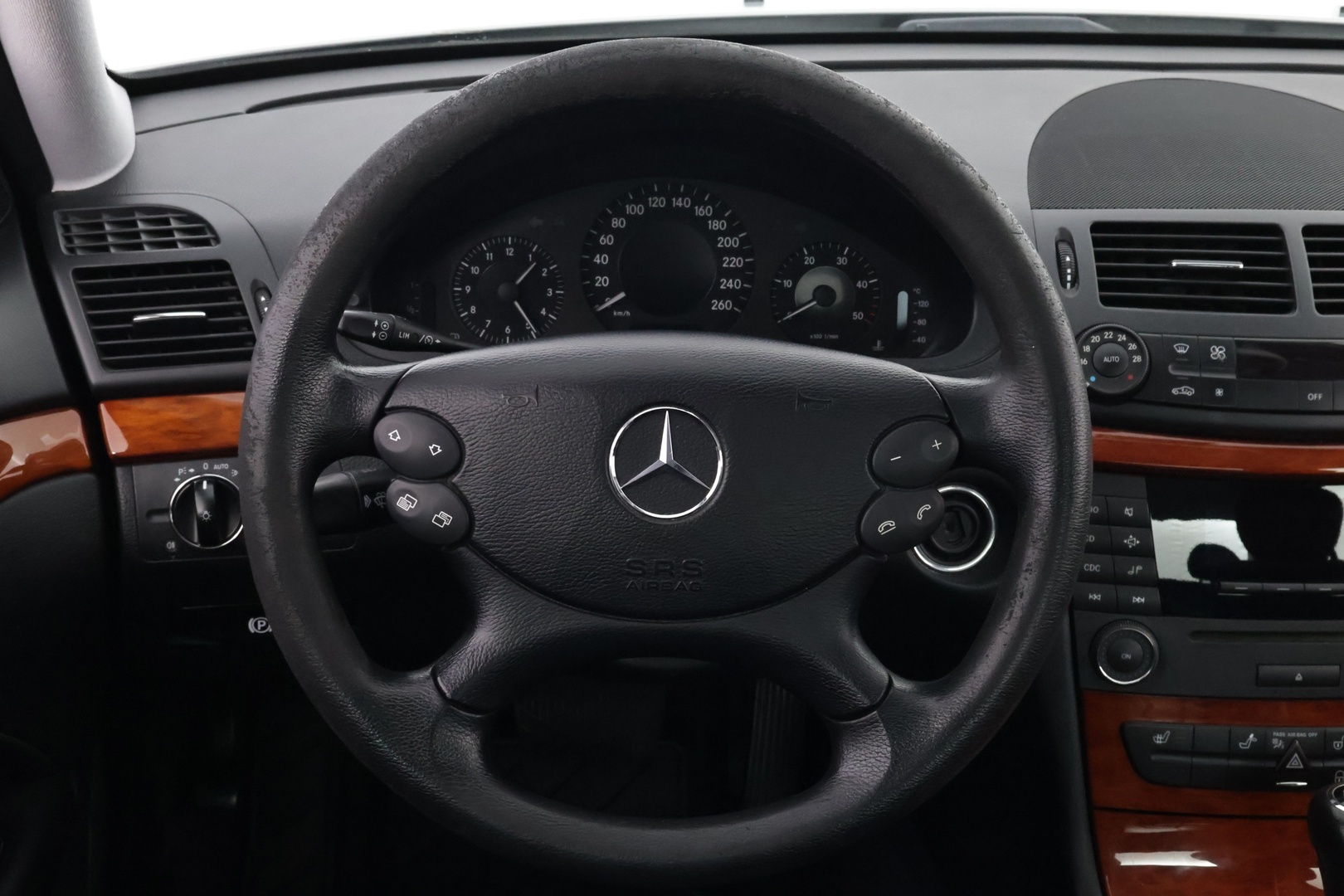 MERCEDES-BENZ E 2006