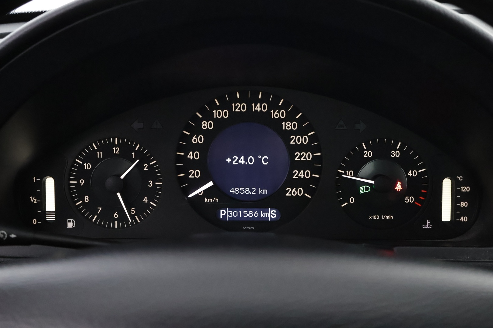 MERCEDES-BENZ E 2006