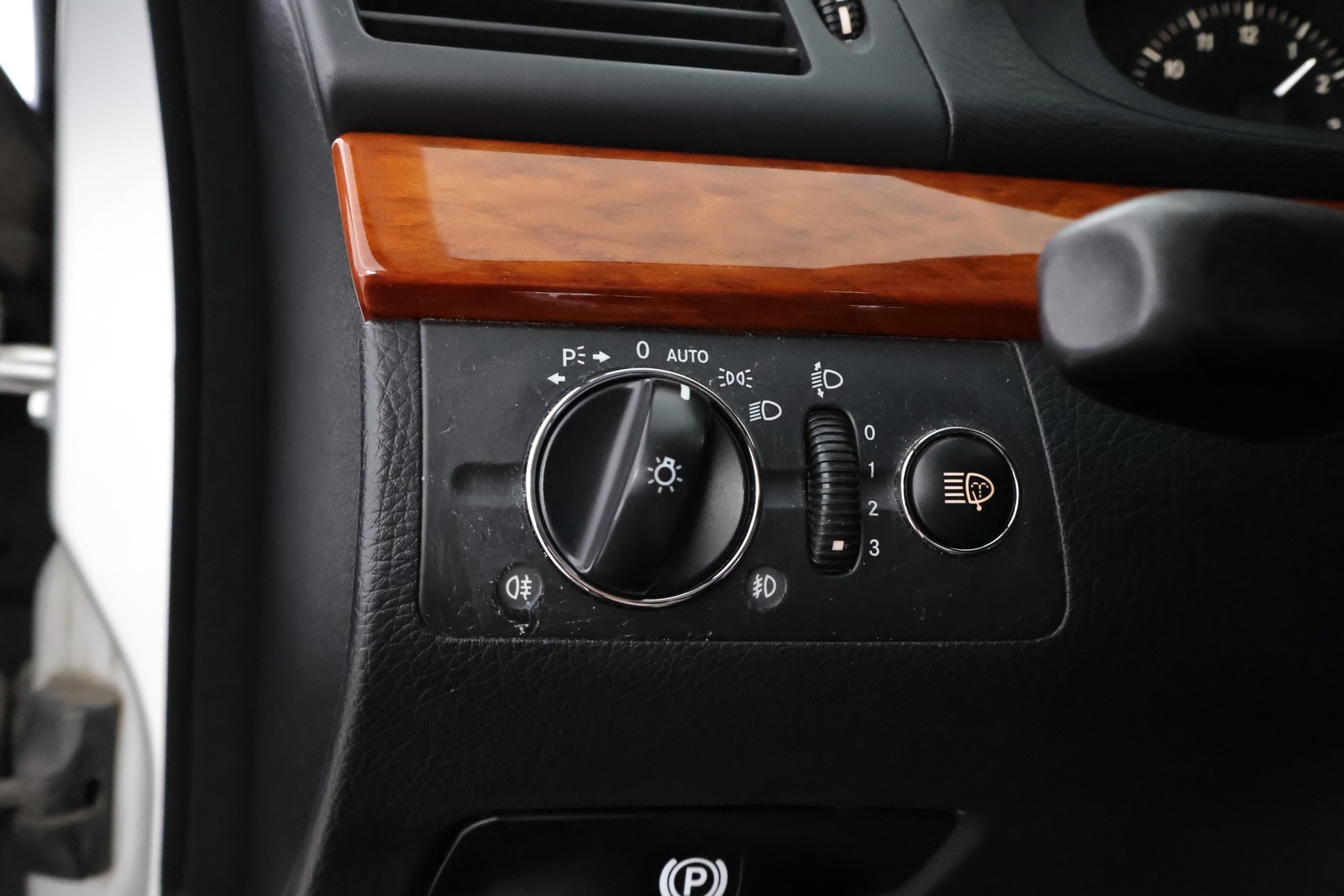 MERCEDES-BENZ E 2006