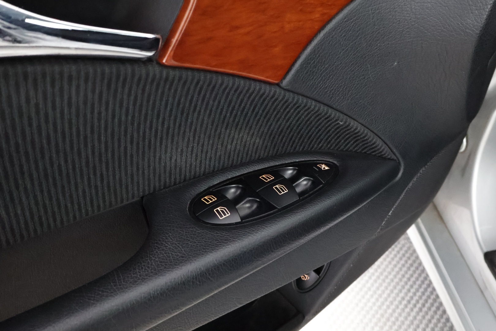 MERCEDES-BENZ E 2006