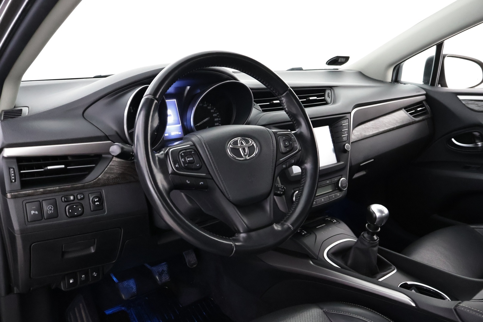 TOYOTA Avensis 2017