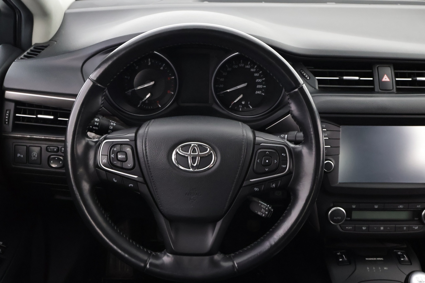 TOYOTA Avensis 2017