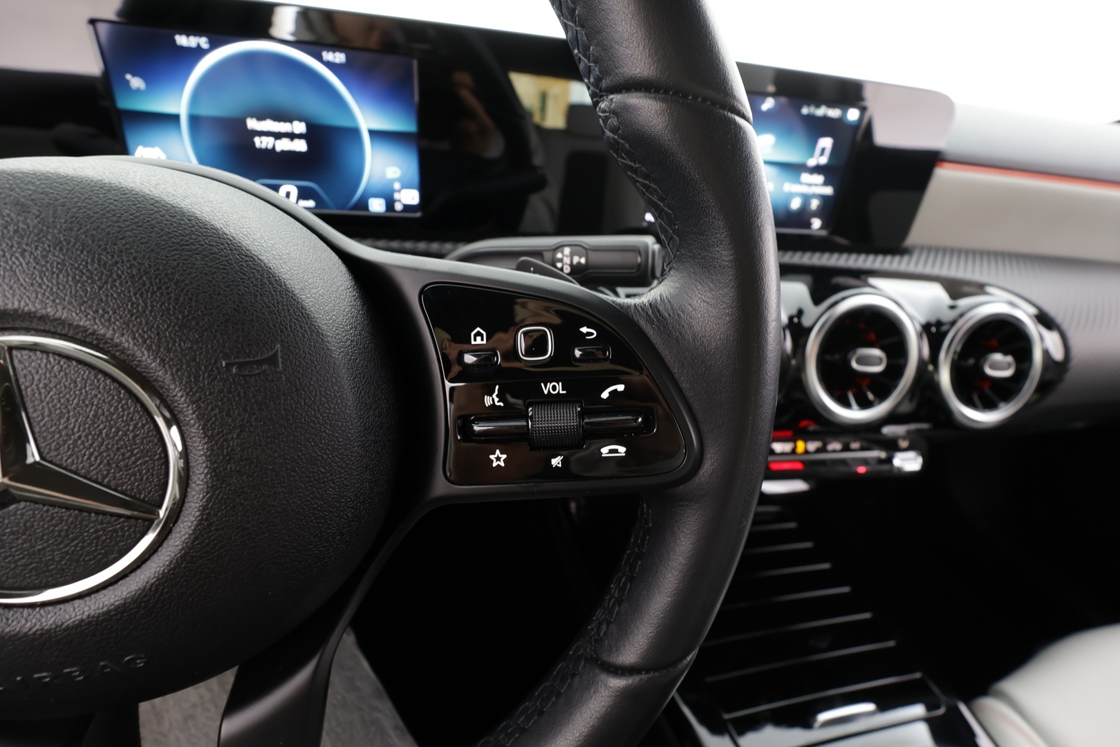 MERCEDES-BENZ A 2019