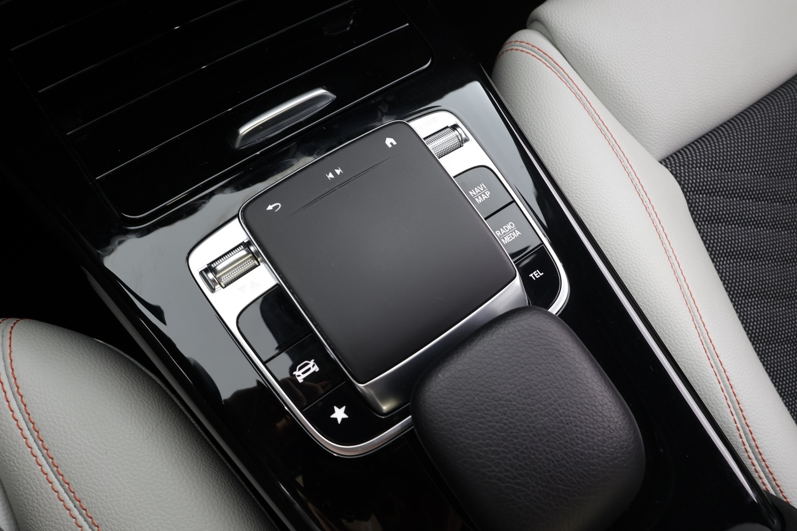 MERCEDES-BENZ A 2019