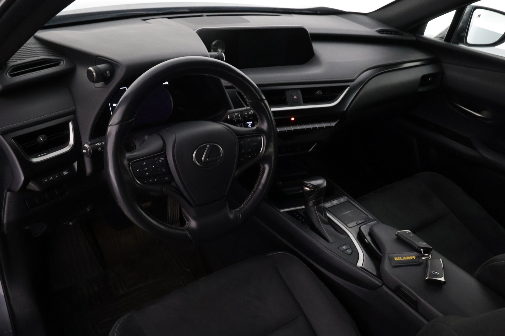LEXUS UX 2019