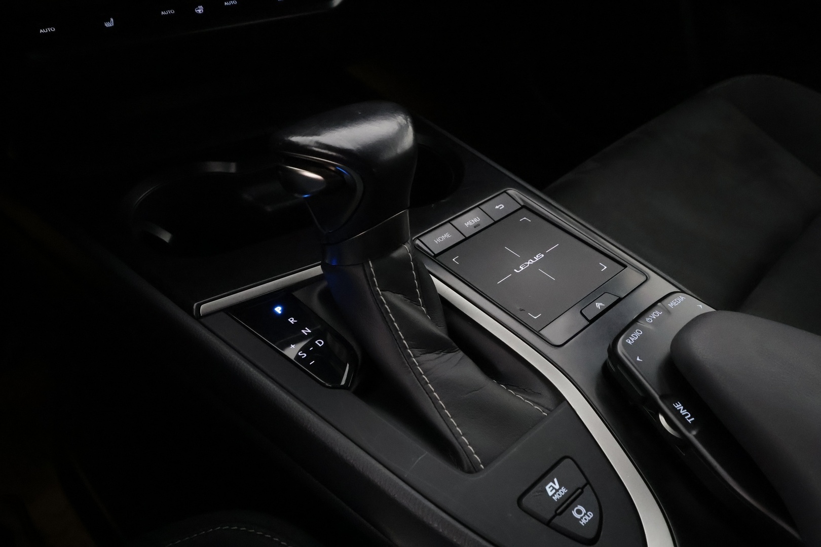 LEXUS UX 2019