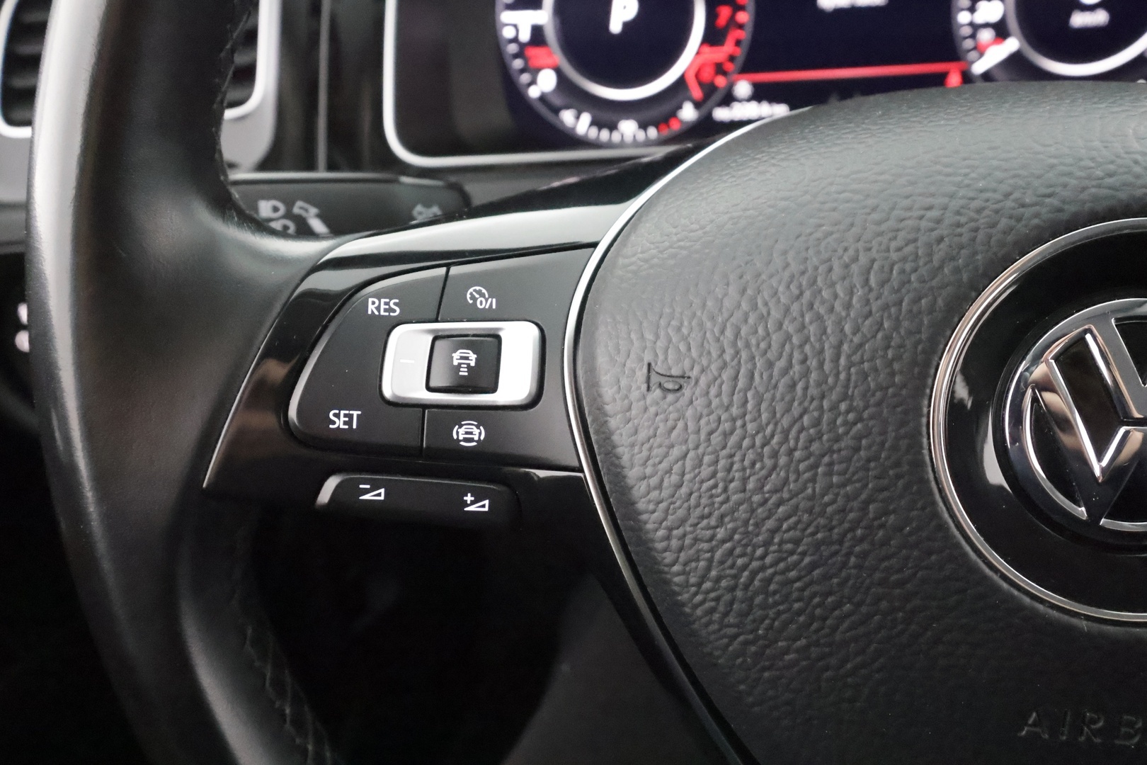 VOLKSWAGEN Golf 2019