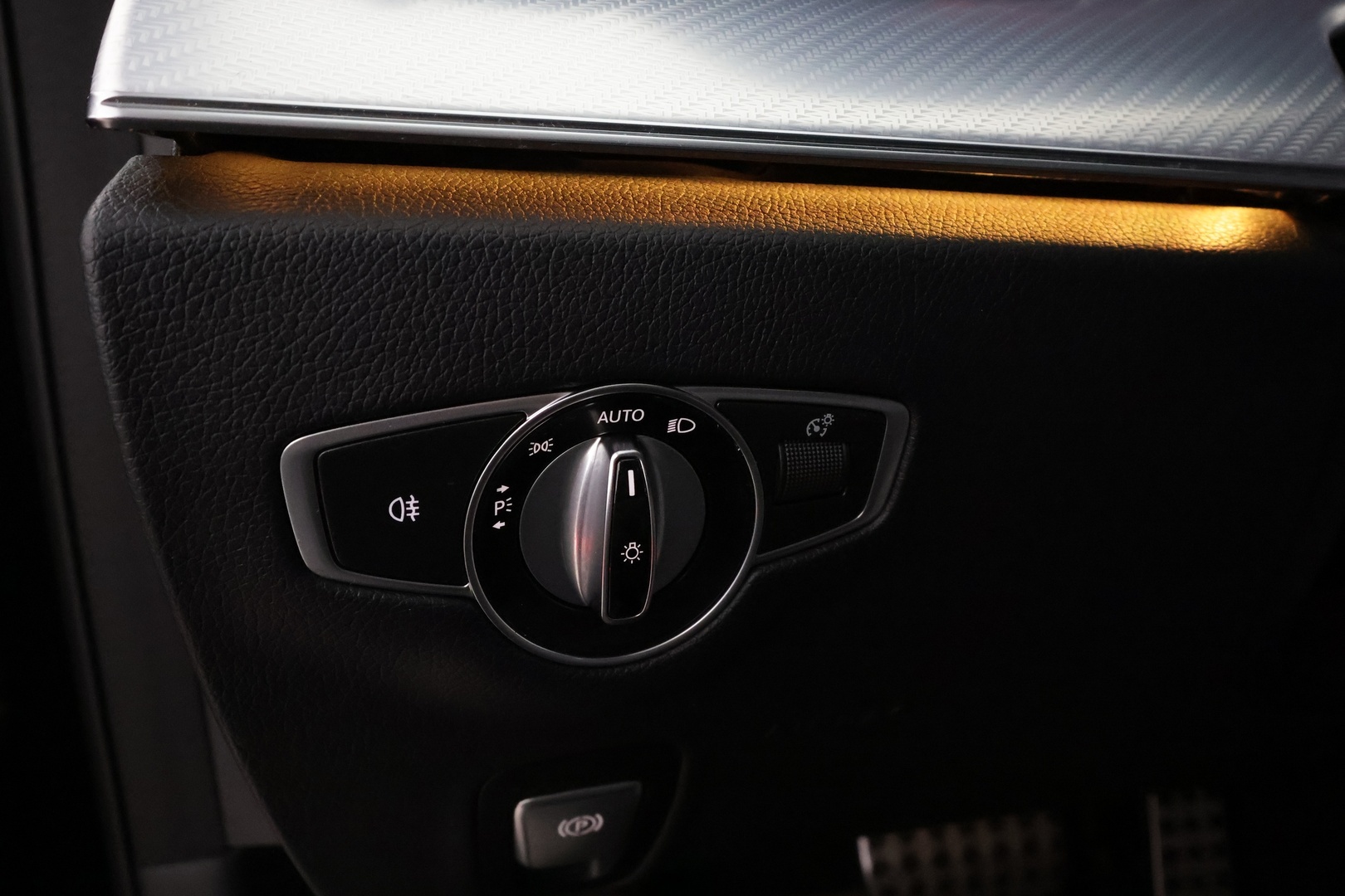 MERCEDES-BENZ E 2019