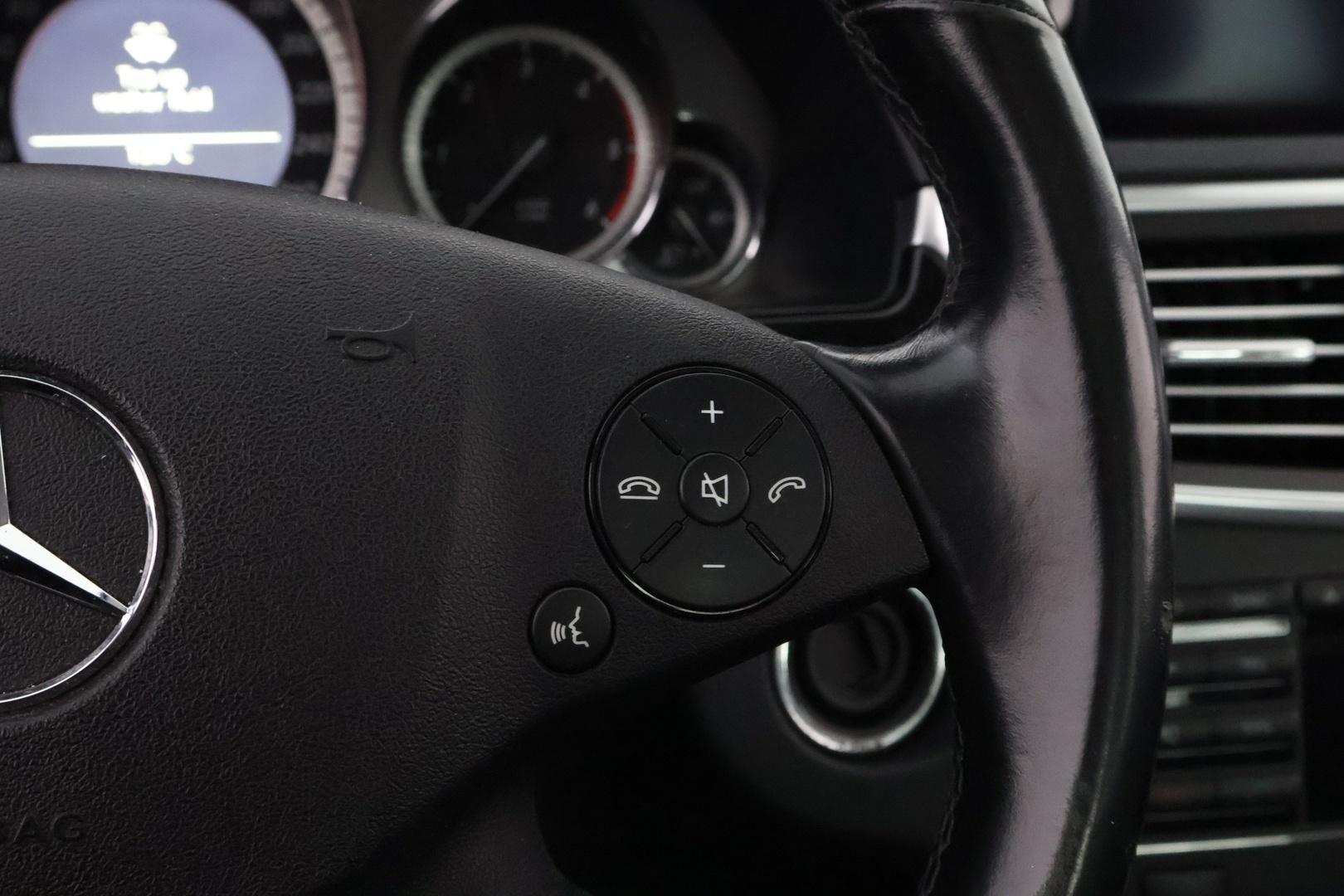 MERCEDES-BENZ E 2009