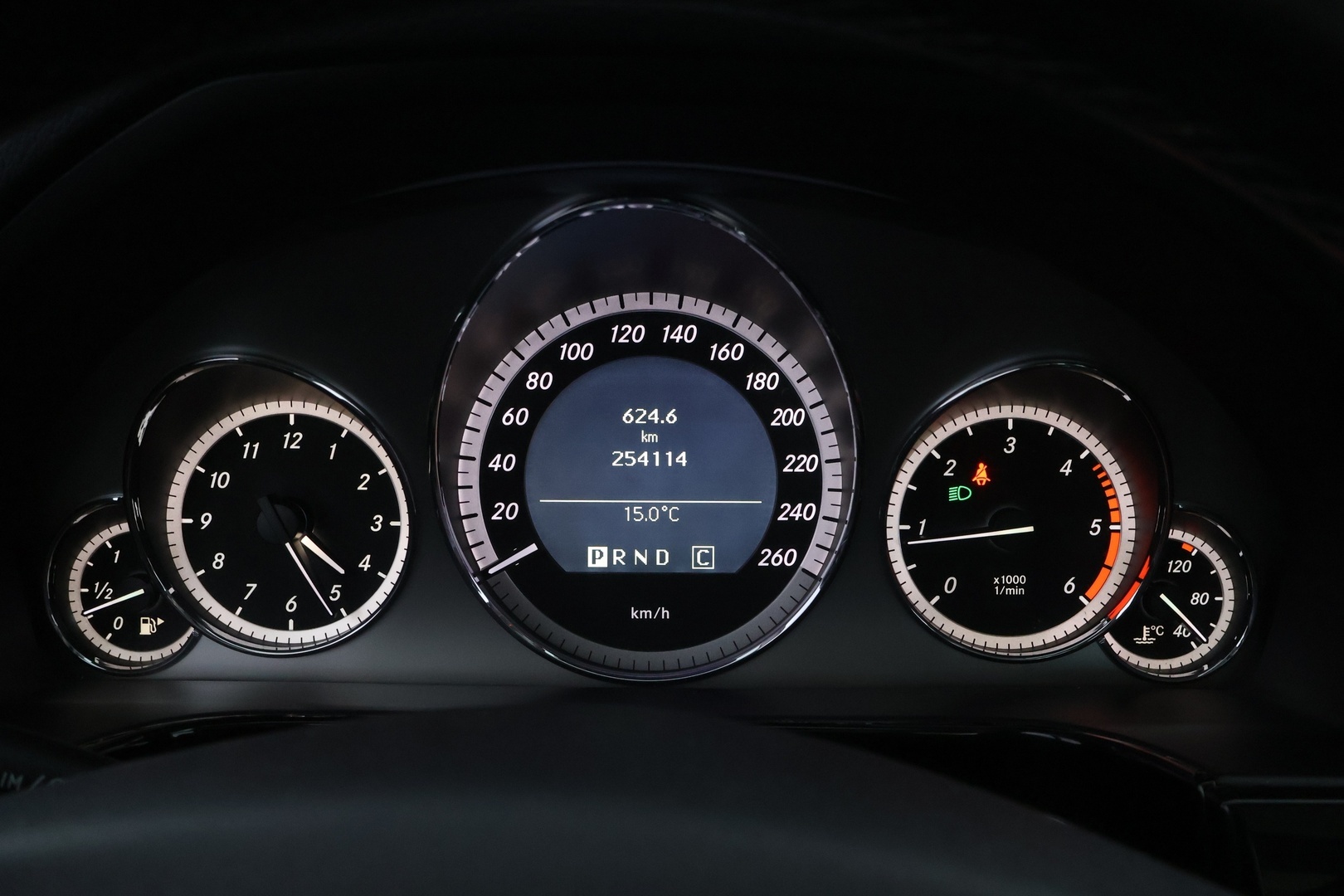 MERCEDES-BENZ E 2009