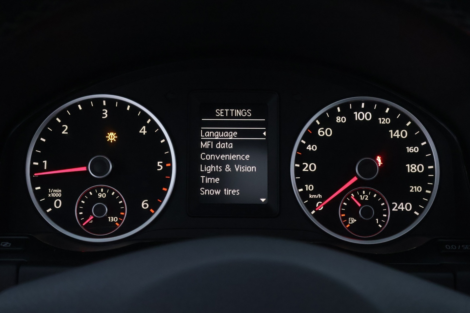 VOLKSWAGEN Tiguan 2011