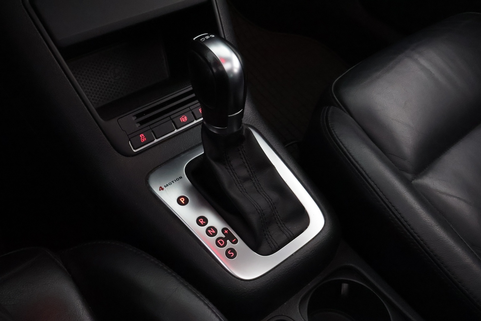 VOLKSWAGEN Tiguan 2011