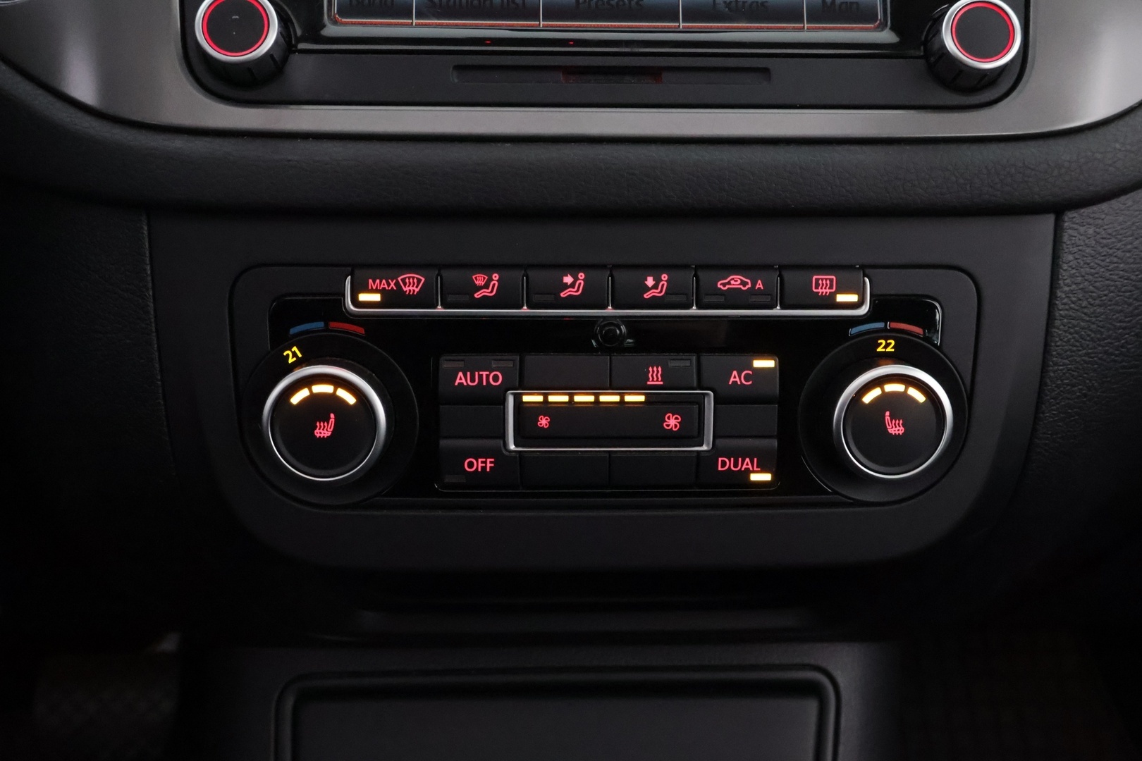 VOLKSWAGEN Tiguan 2011