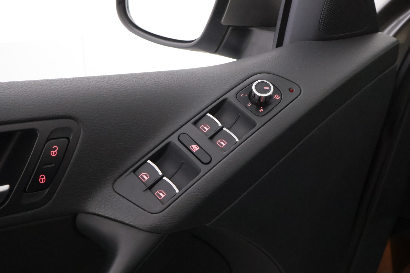 VOLKSWAGEN Tiguan 2011